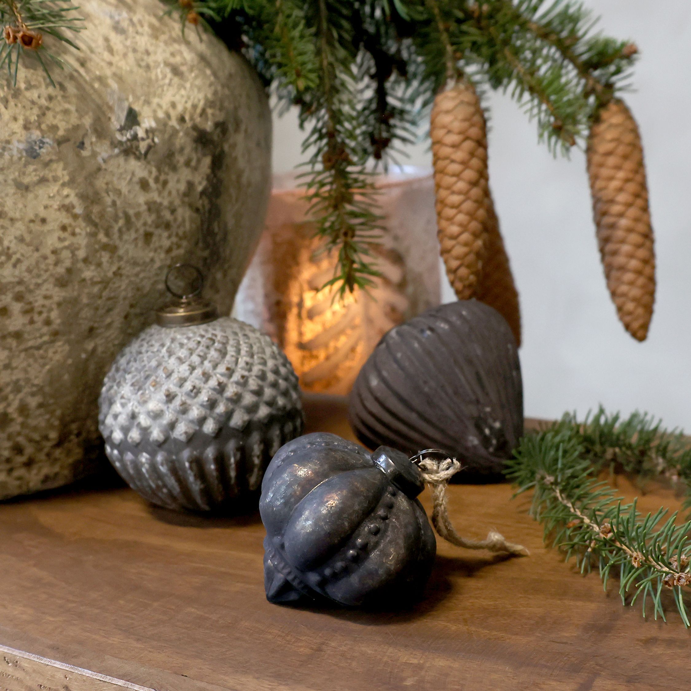 Weihnachtskugel aus Glas mit Juteschnur, antique mokka, 7 cm