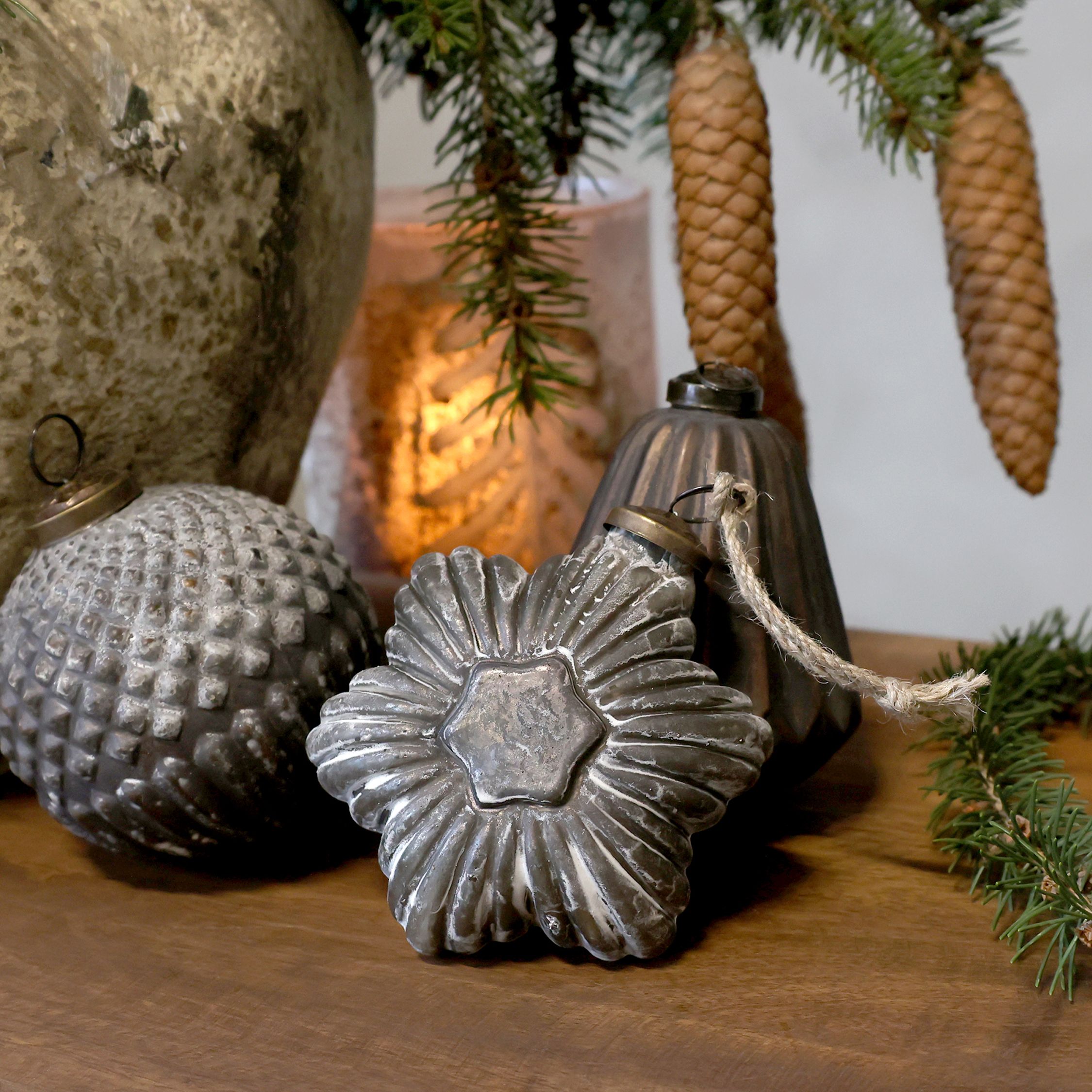 Weihnachtskugel aus Glas und Messing, antique mokka, 10 cm