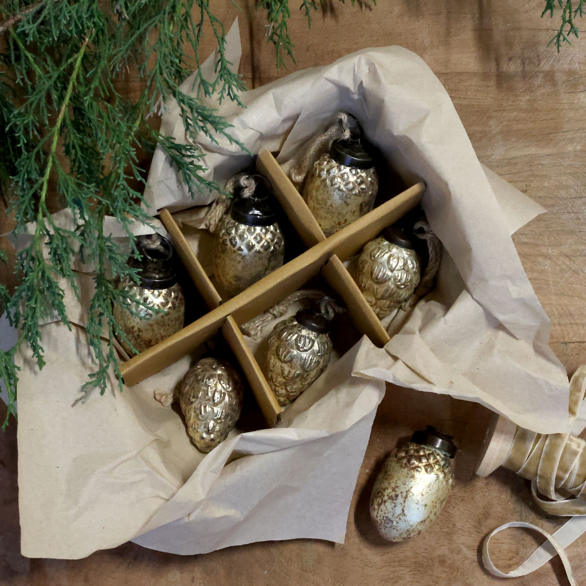 Weihnachtskugeln Set aus Glas und Messing, champagner
