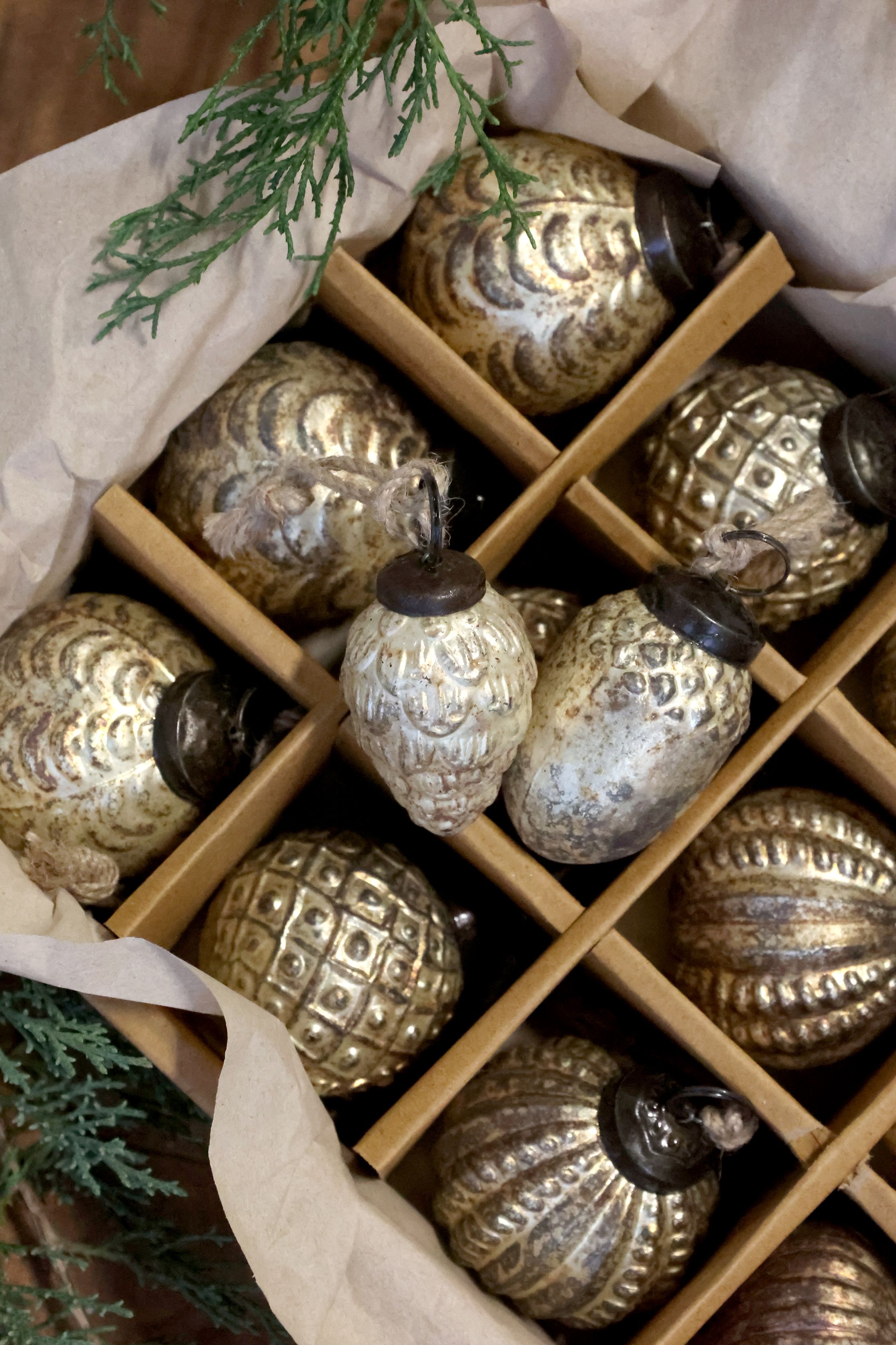 Weihnachtskugeln Set aus Glas und Messing, champagner