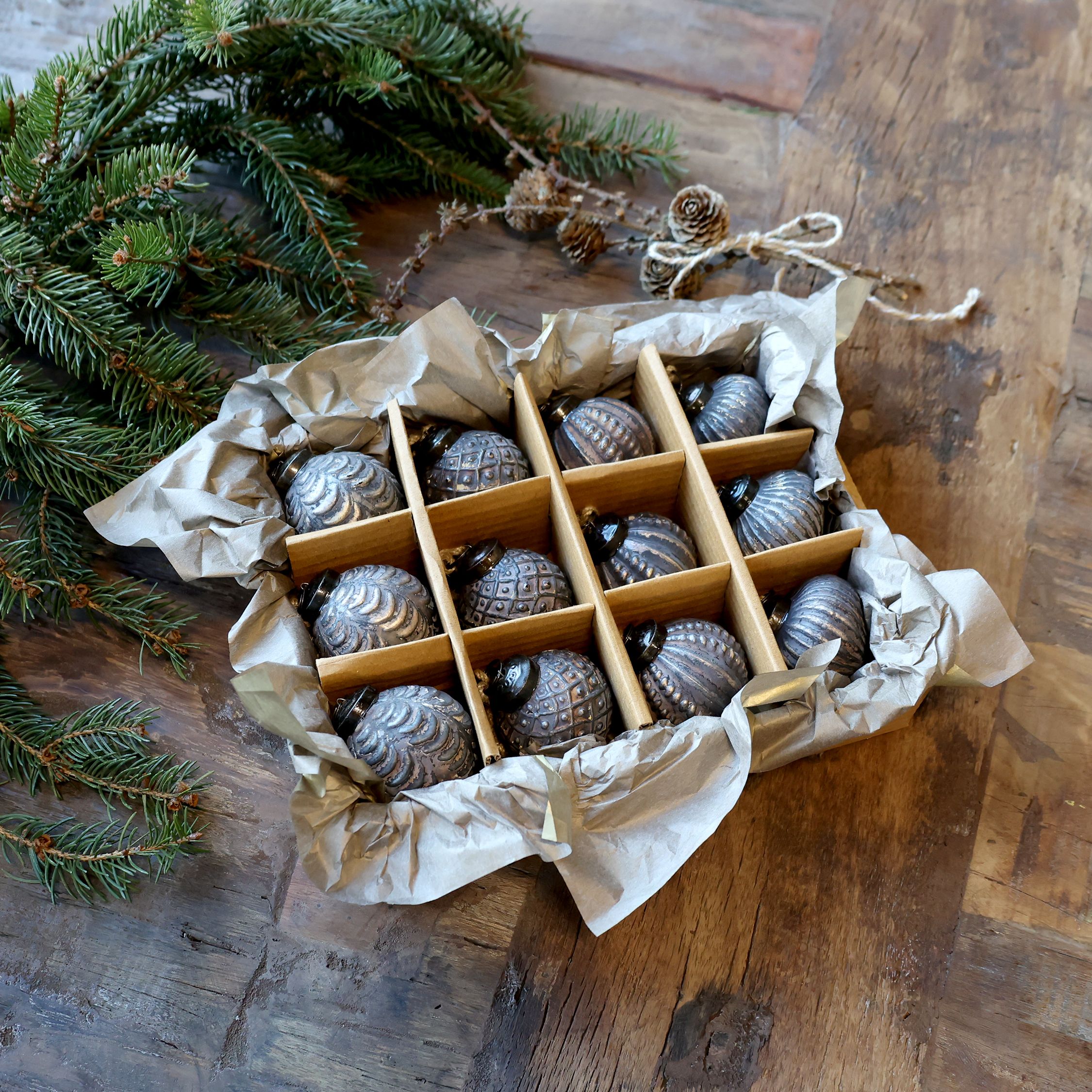 Weihnachtskugeln Set aus Glas, 12 Stück, antique mokka