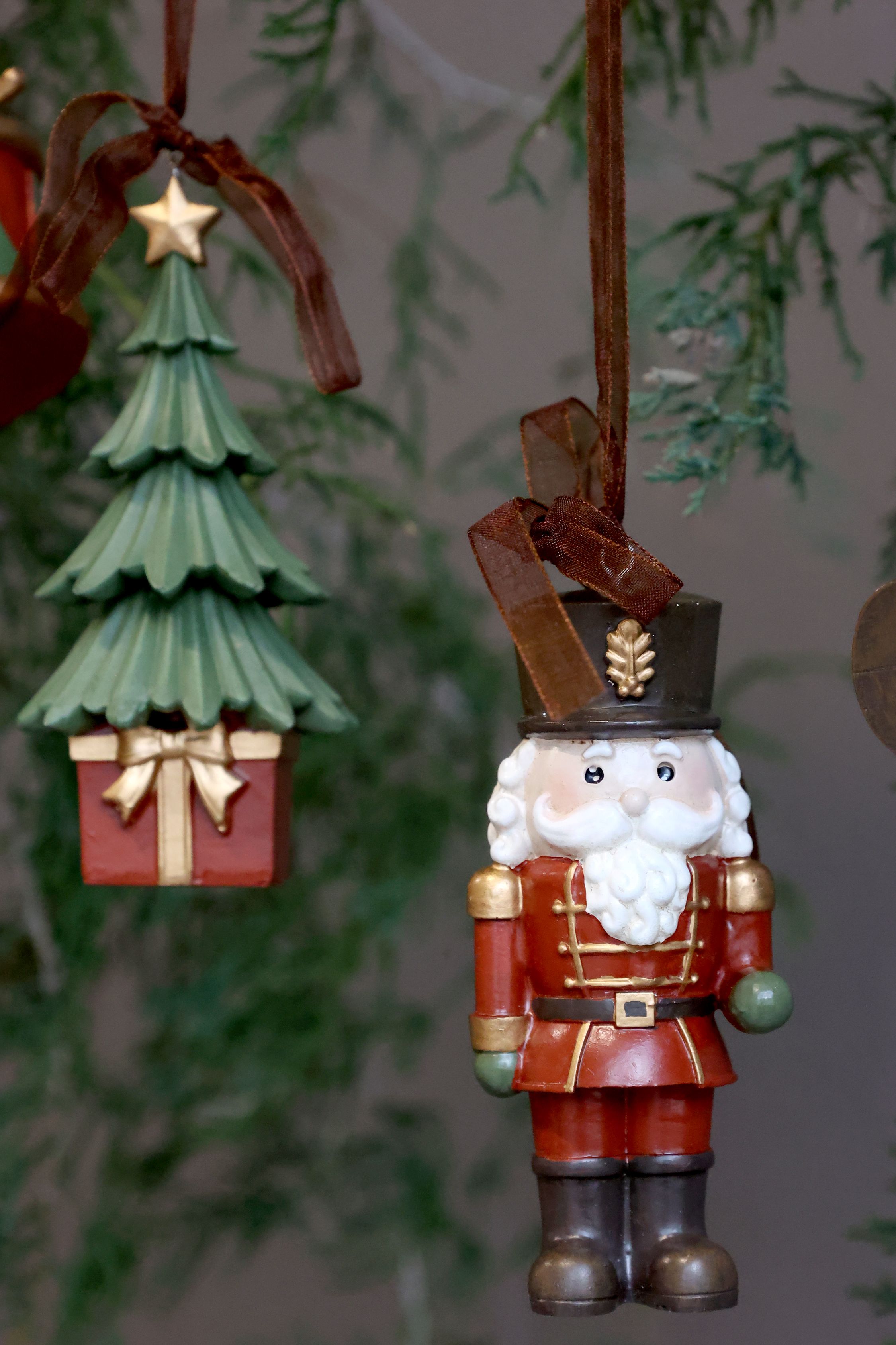 Noël Aufhängeset aus Polyresin, 2er-Set, Kirschrot