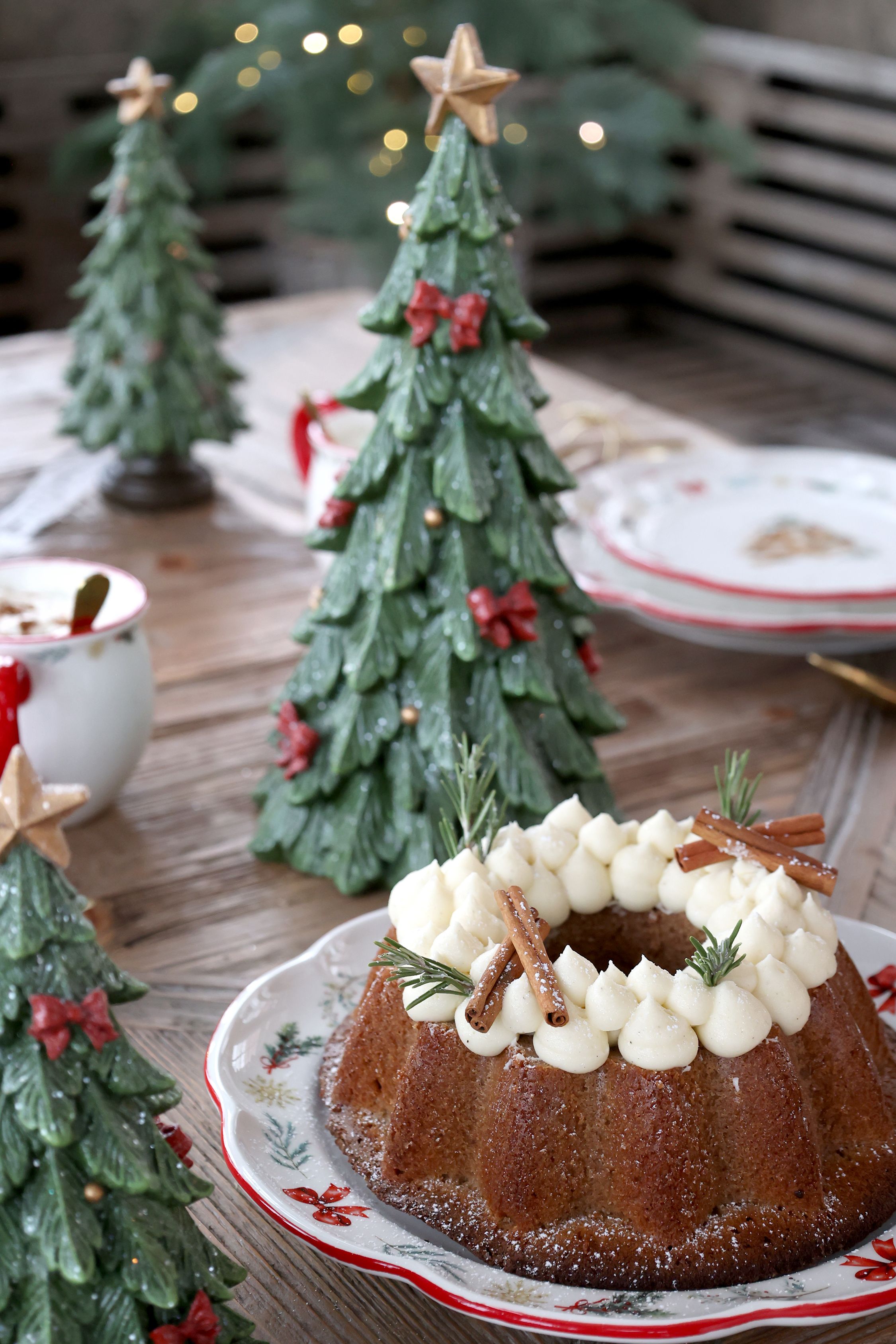 Weihnachtsbaum mit Schleifen – grün, 32 cm hoch