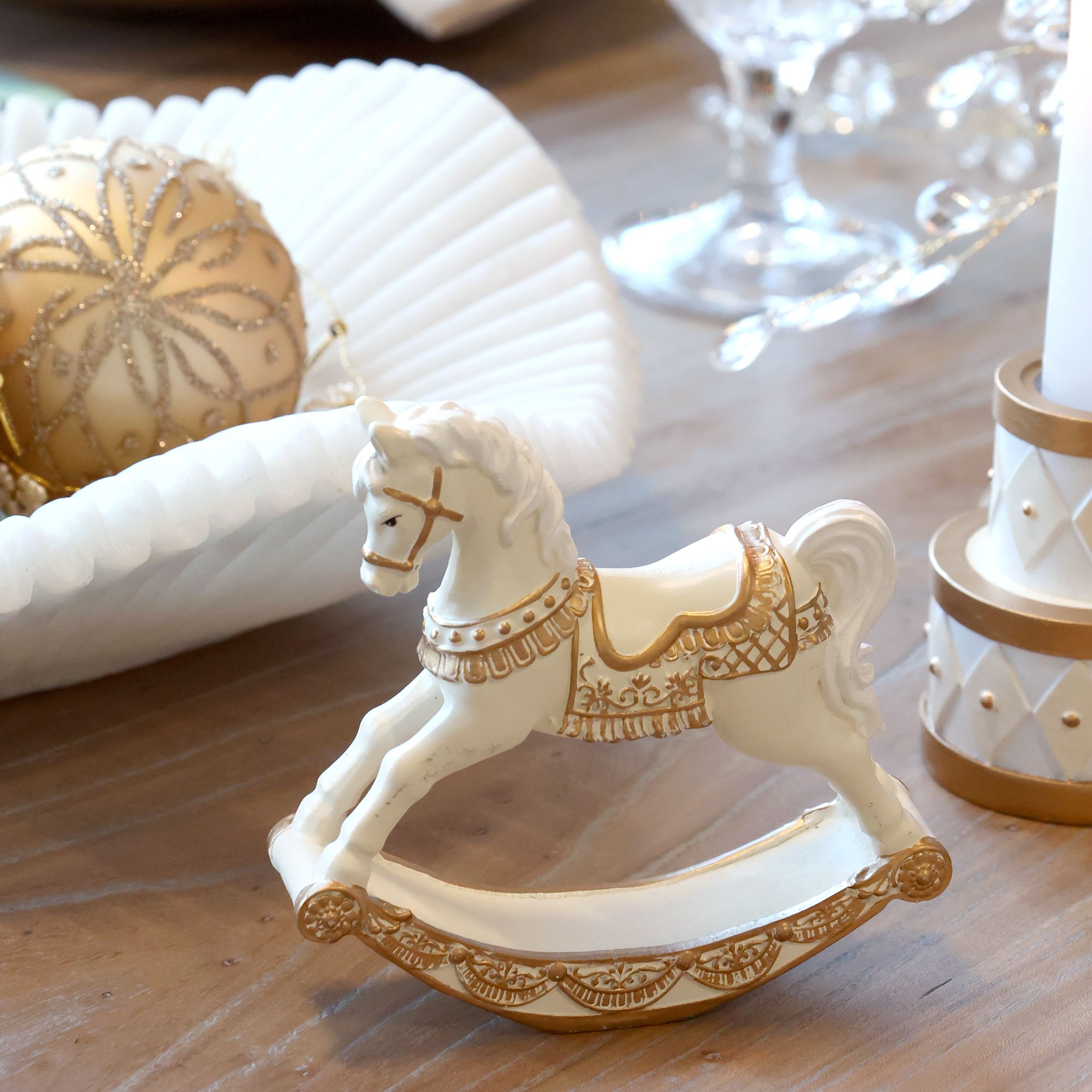 Noël Schaukelpferd aus Polyresin, antique creme, 11,5 cm