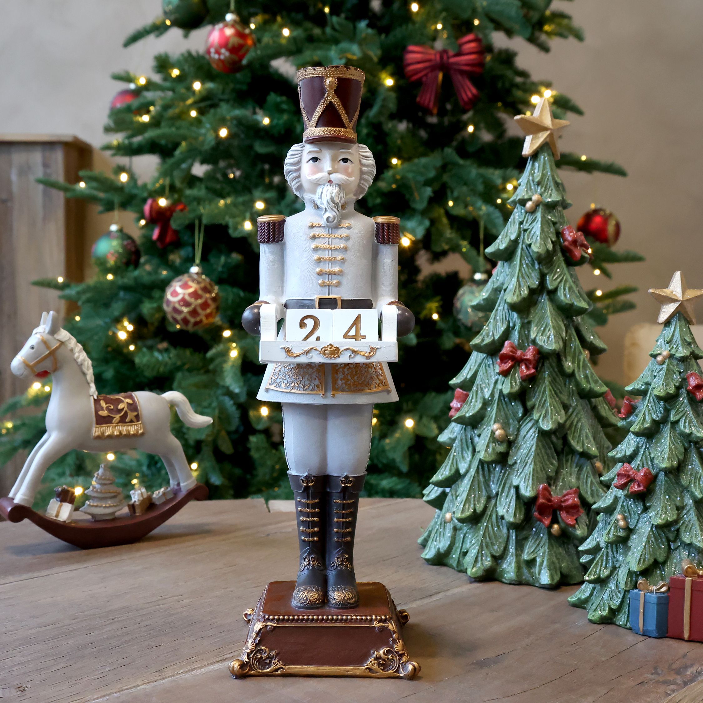 Noël Nussknacker mit Kalender, Polyresin, 31,5 cm hoch