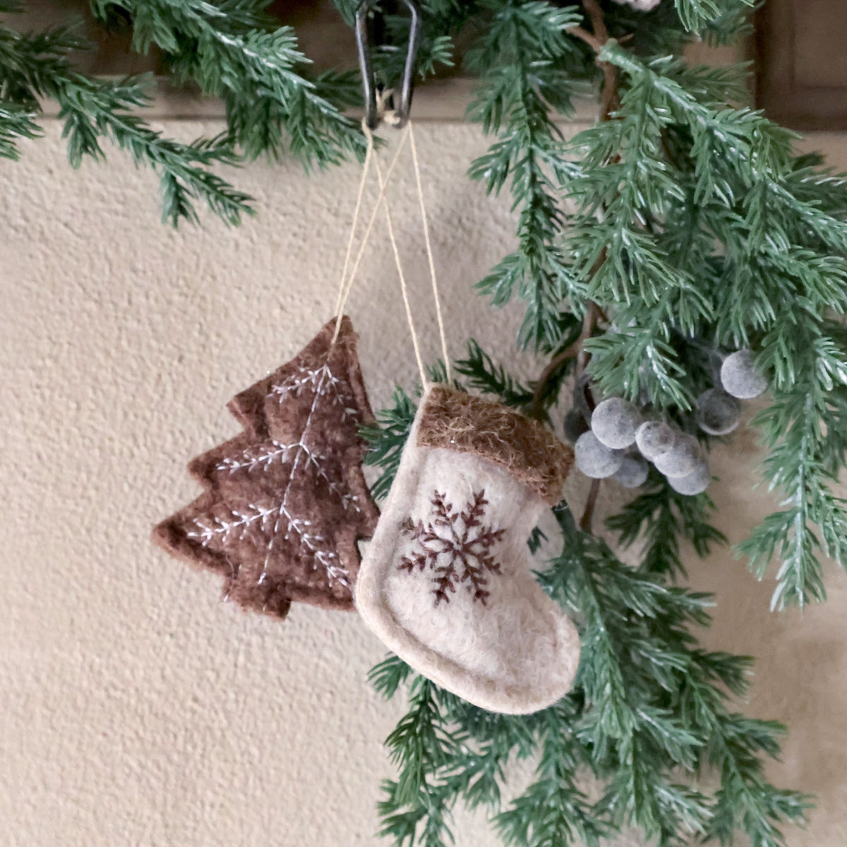 Weihnachtsbaum aus Filz mit Strumpf – 2er Set Deko