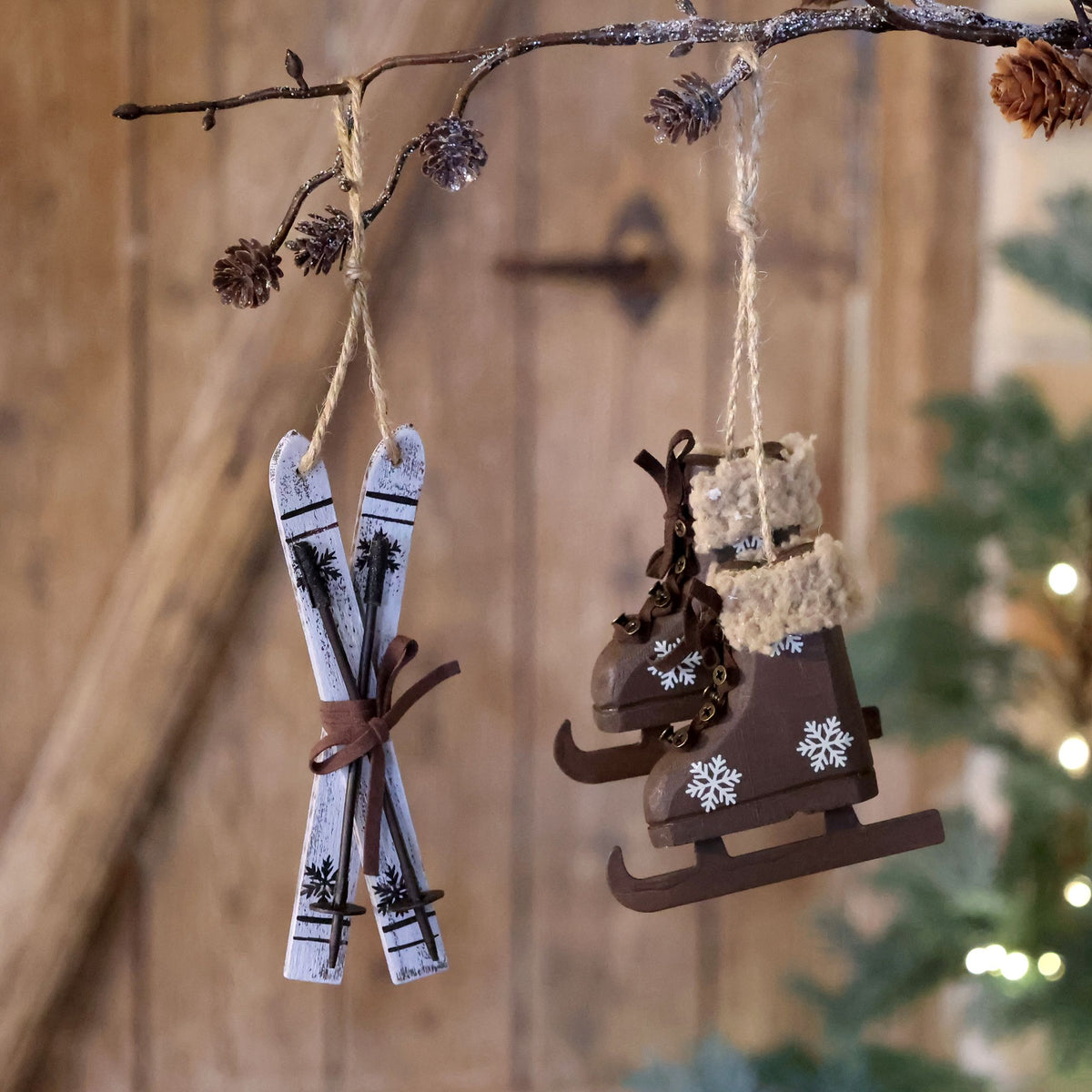 Vintage Schlittschuhe und Ski Set aus Holz, 2er Set