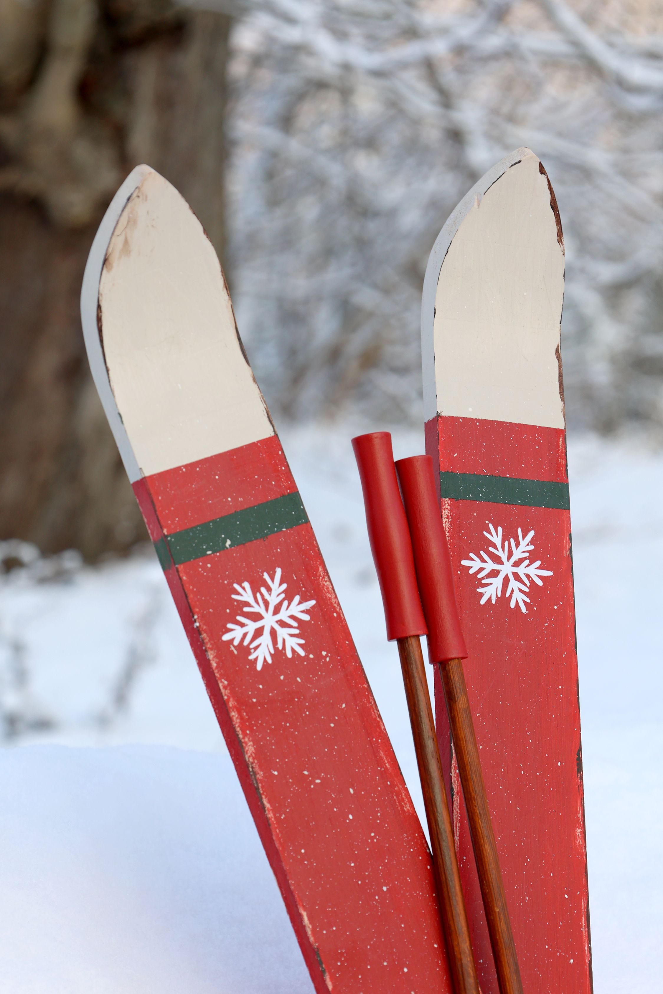 Deko Ski aus Holz mit Stöcken, 90 cm hoch, antique cherry