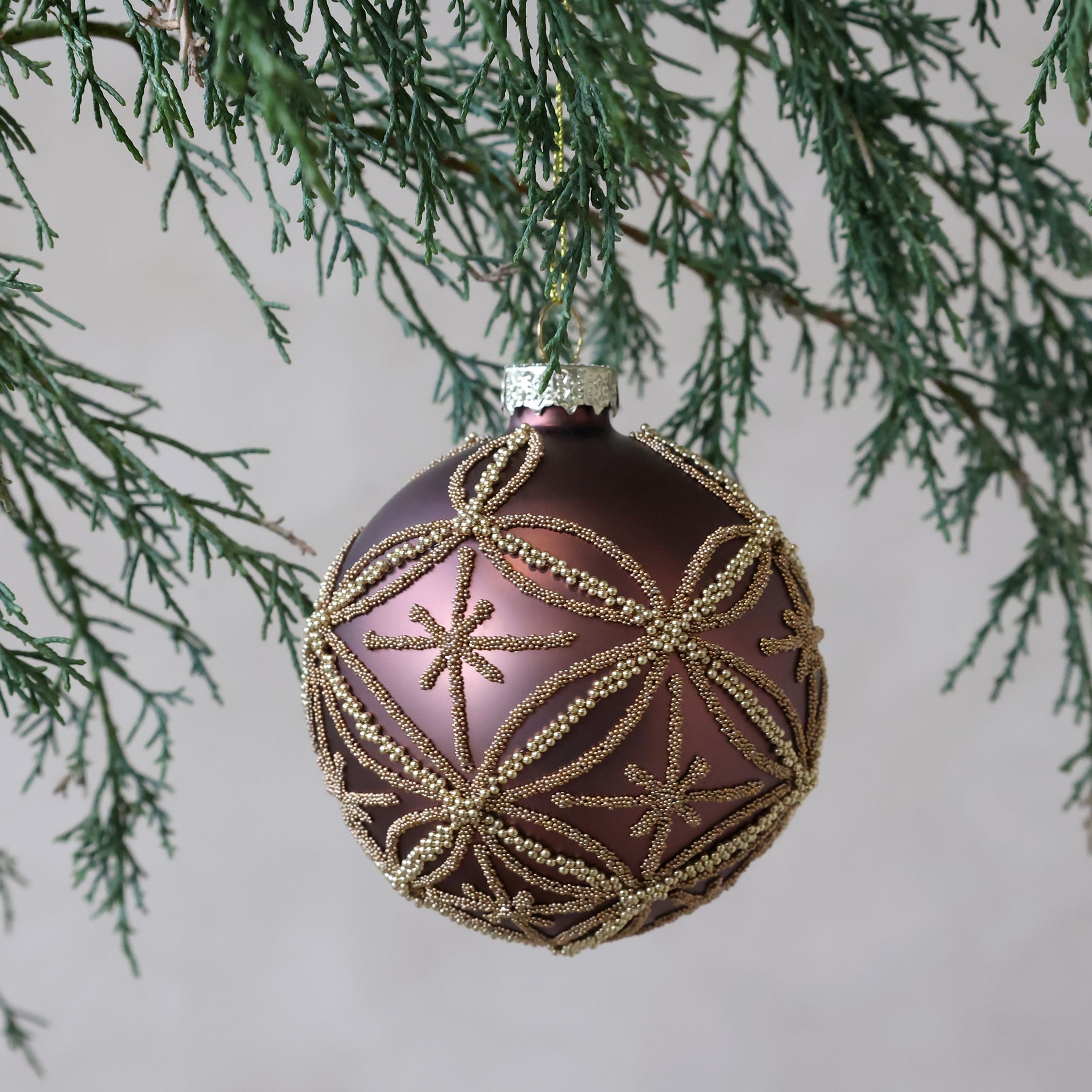 Weihnachtskugel aus Glas mit Muster, 8 cm, Mokka
