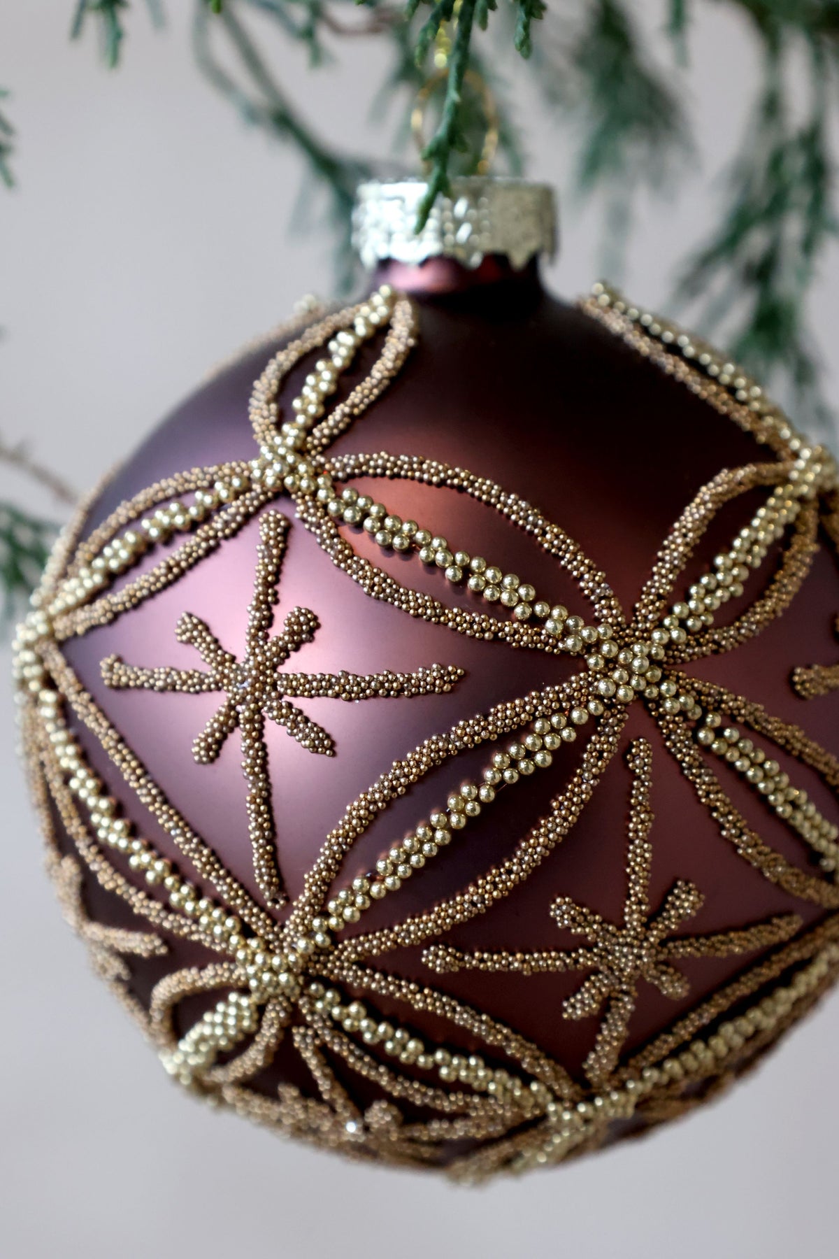 Weihnachtskugel aus Glas mit Muster, 8 cm, Mokka