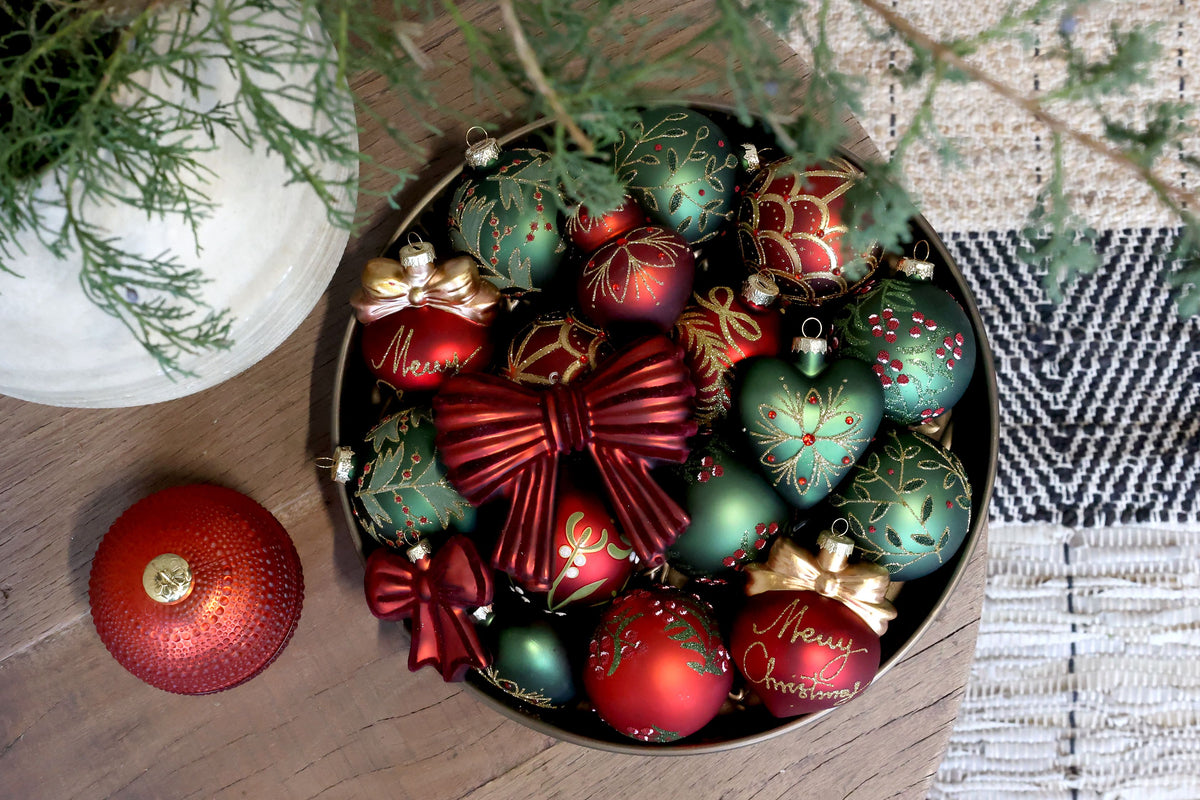 Weihnachtskugel aus Glas mit Muster, 7 cm, Kirschrot