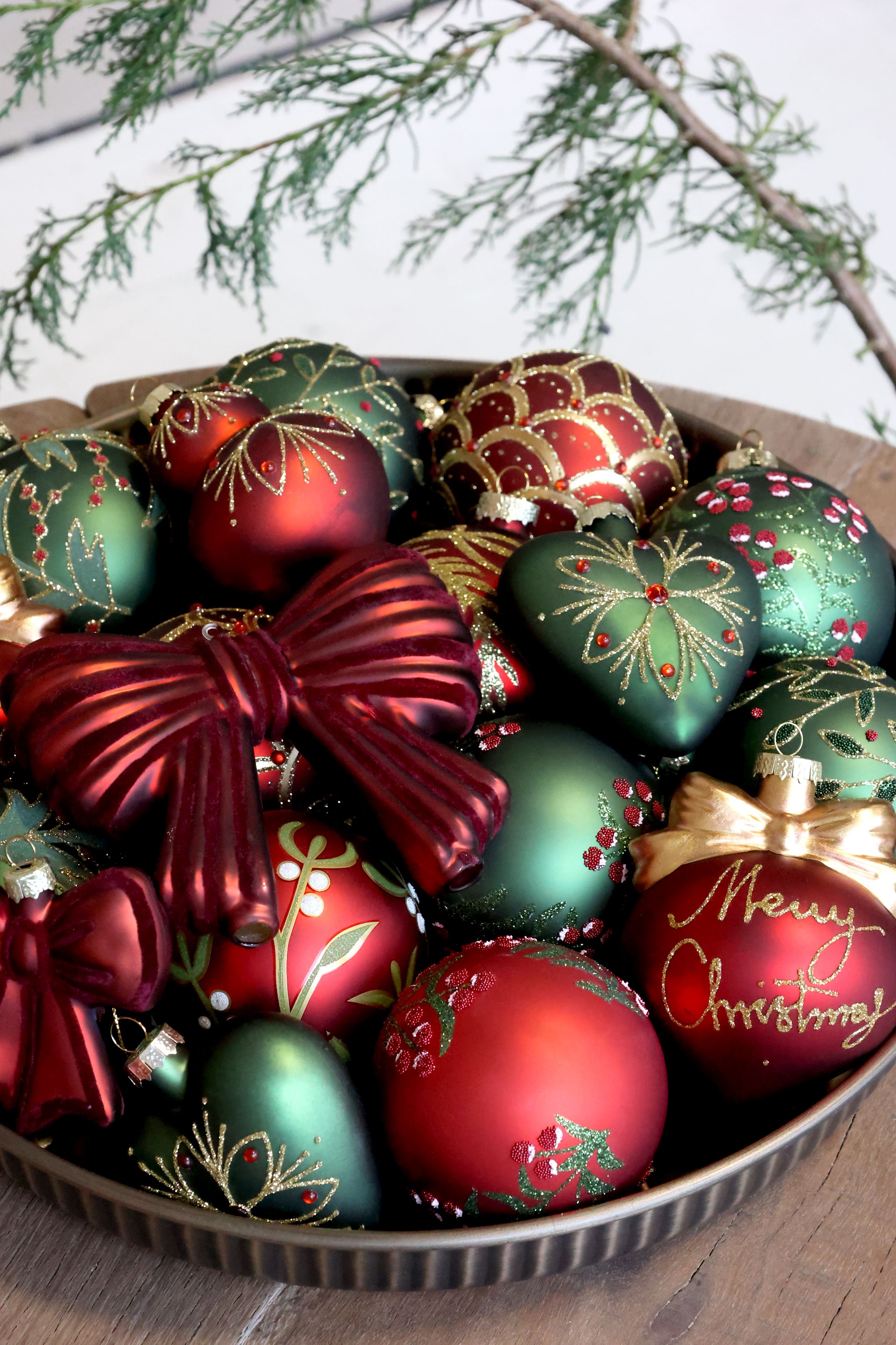 Weihnachtskugel mit Schleife und Text, 10 cm, Cherry