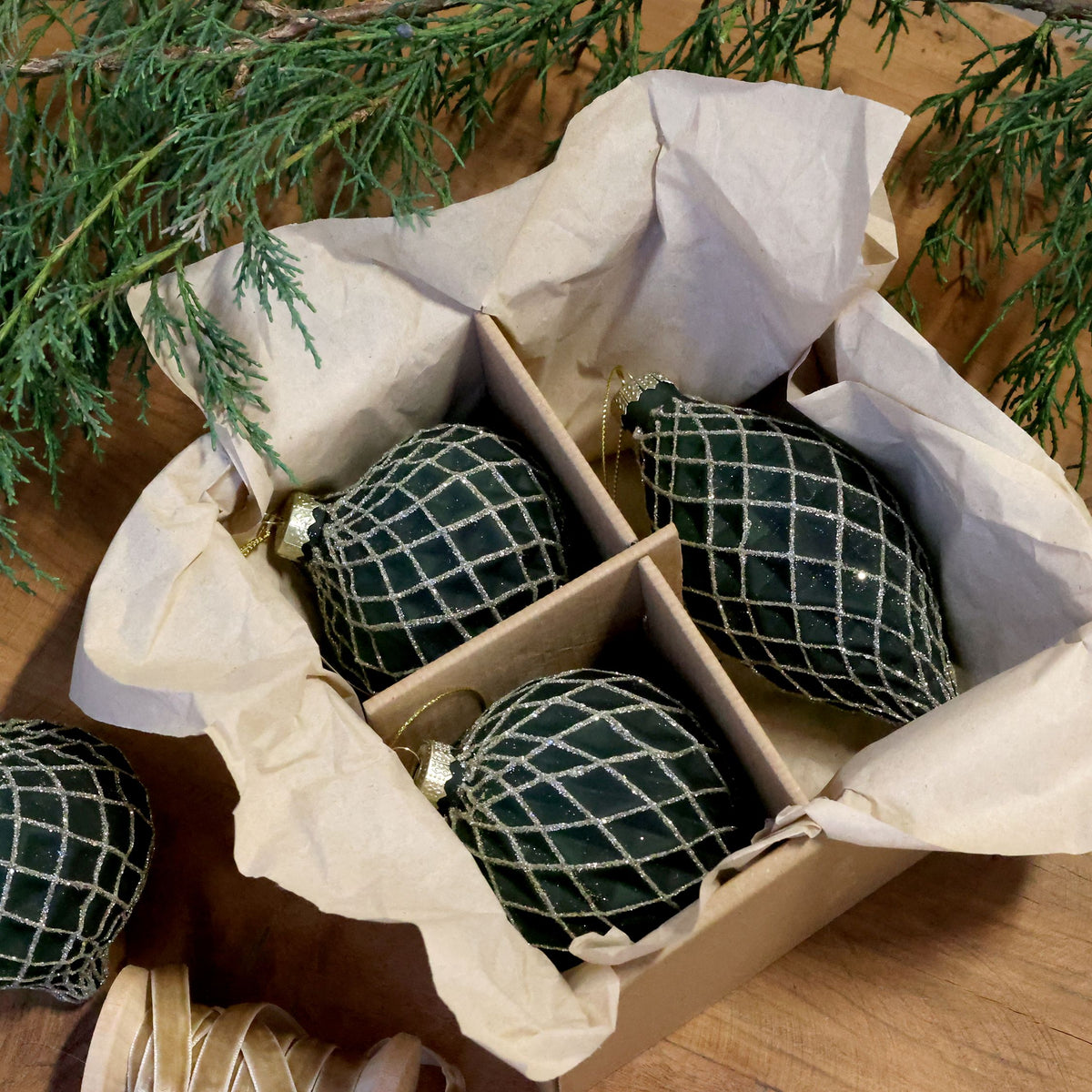 Weihnachtskugeln Set aus Glas, Eisen und Polyester