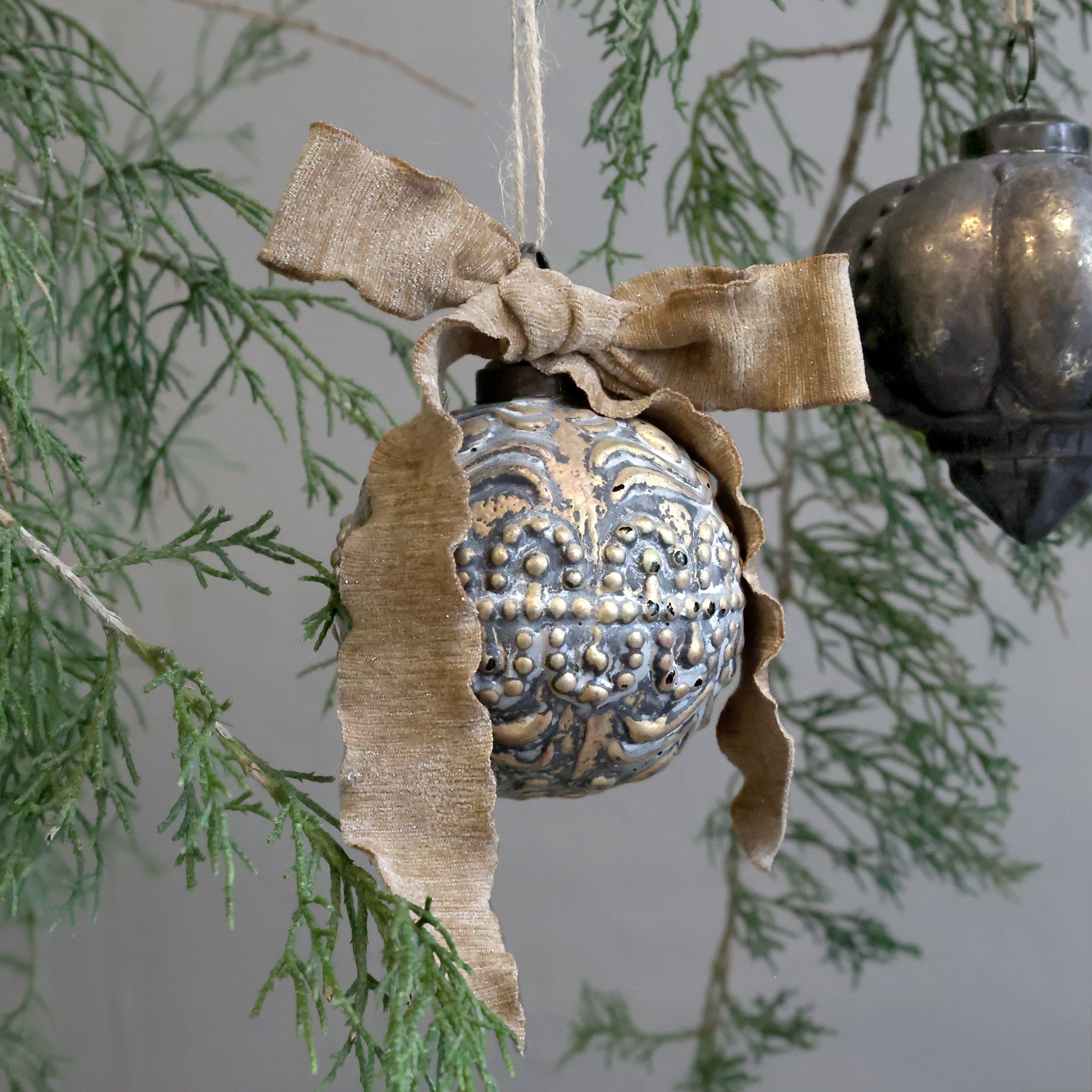 Weihnachtskugel aus Glas, 7 cm, antique kohle
