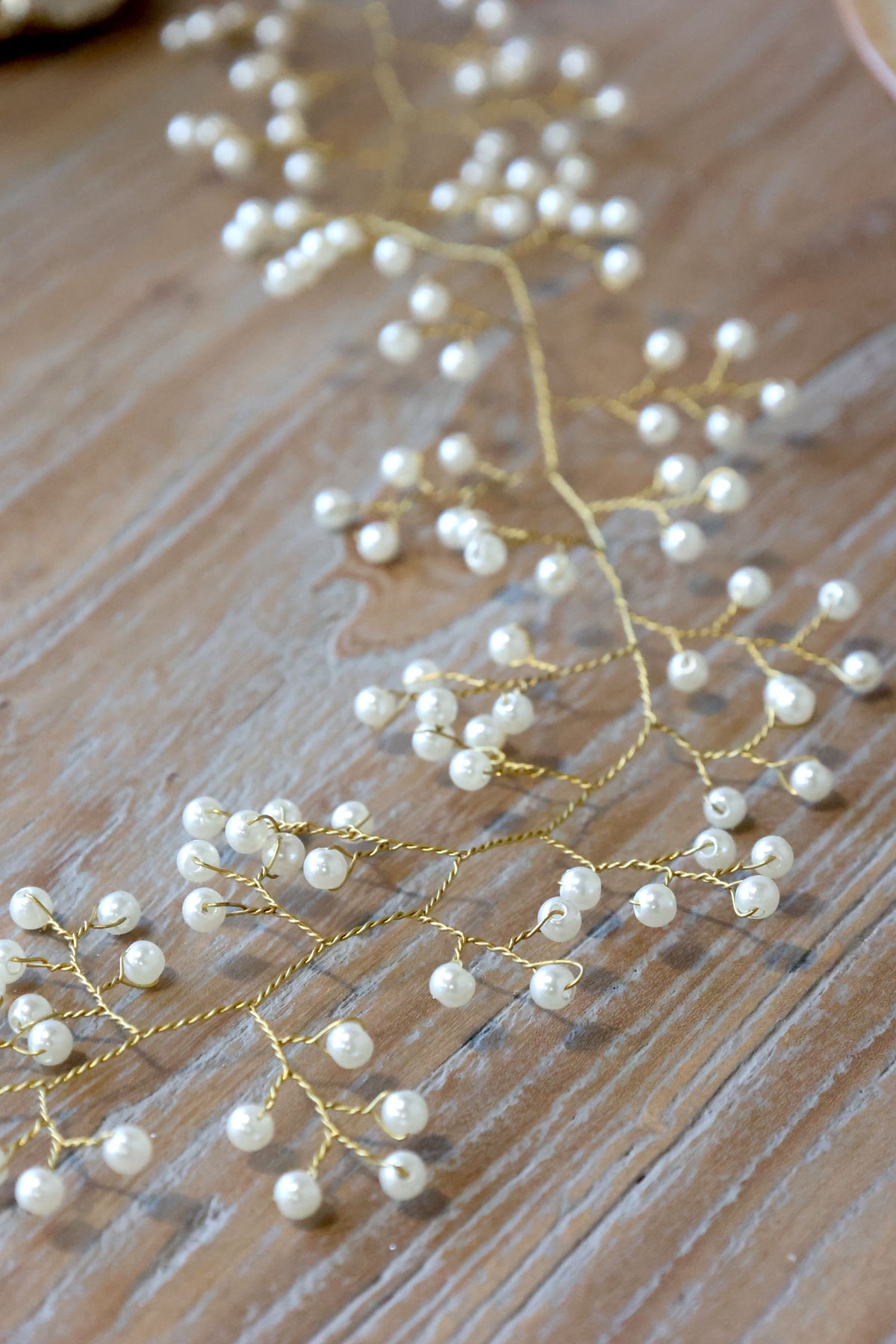 Ranke mit Perlen aus Messing, 100 cm lang, creme