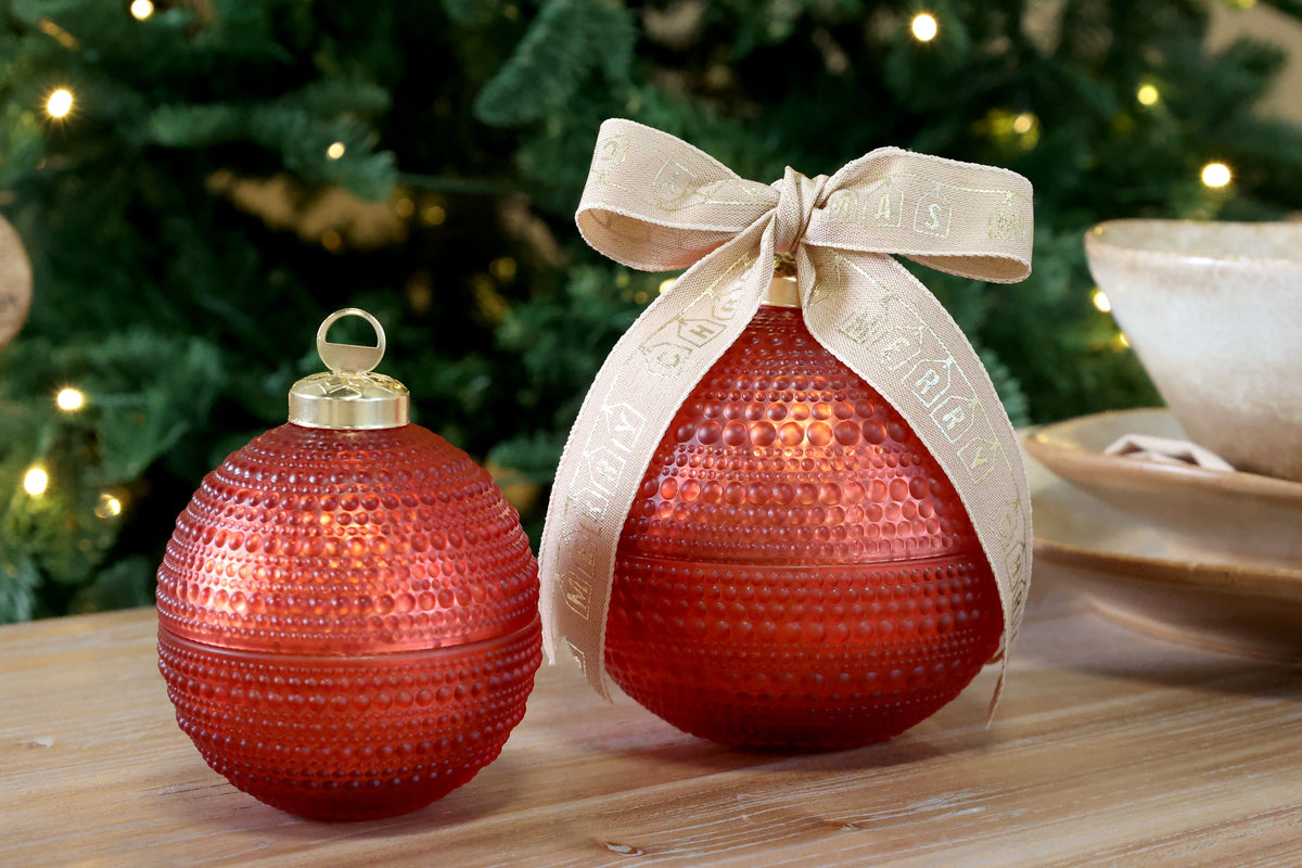 Weihnachtskugel mit Kerze aus Glas, 8 cm, in Cherry
