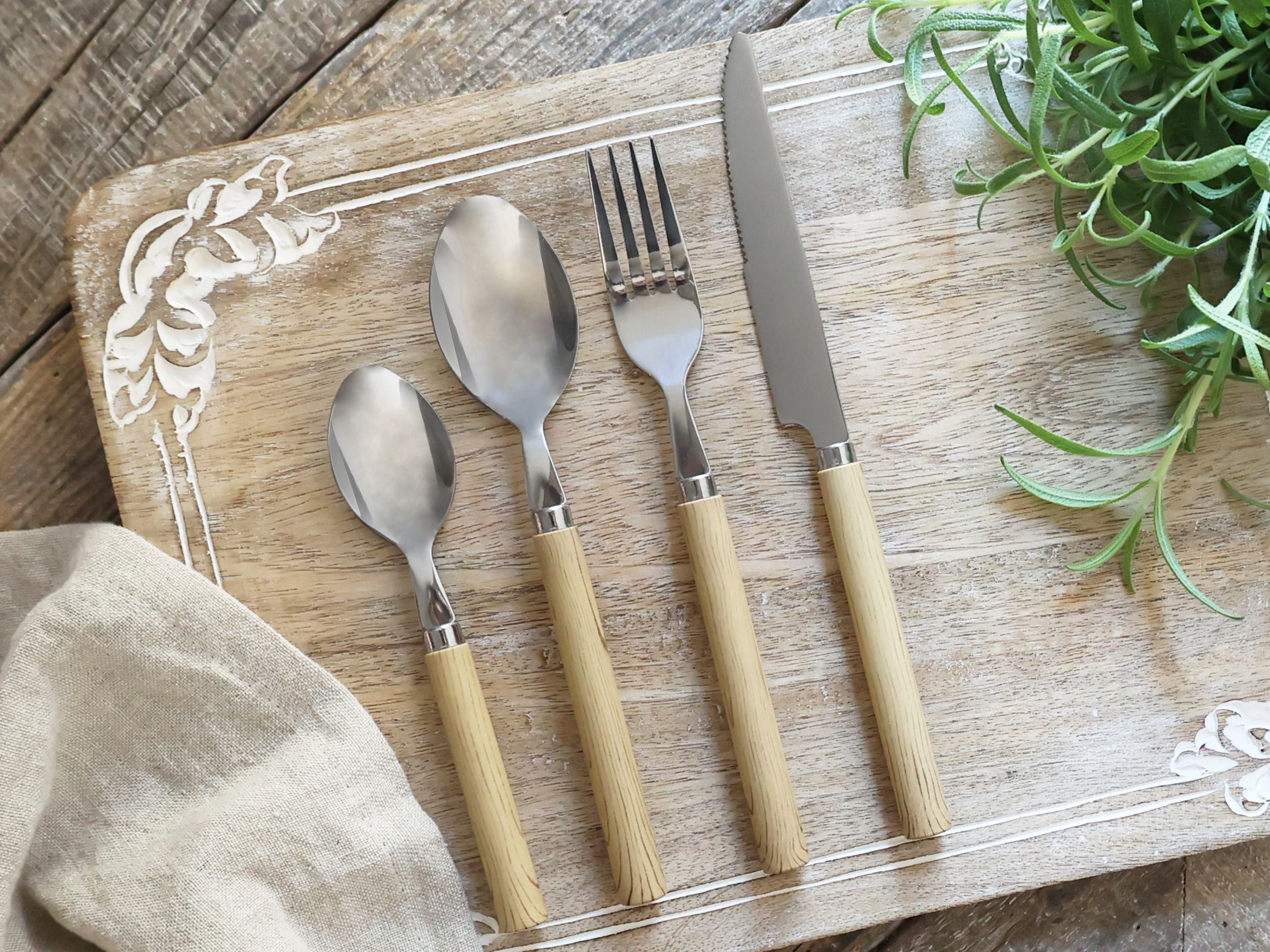 Linas Besteck Set aus 4 Teilen, 22,5 cm, natur