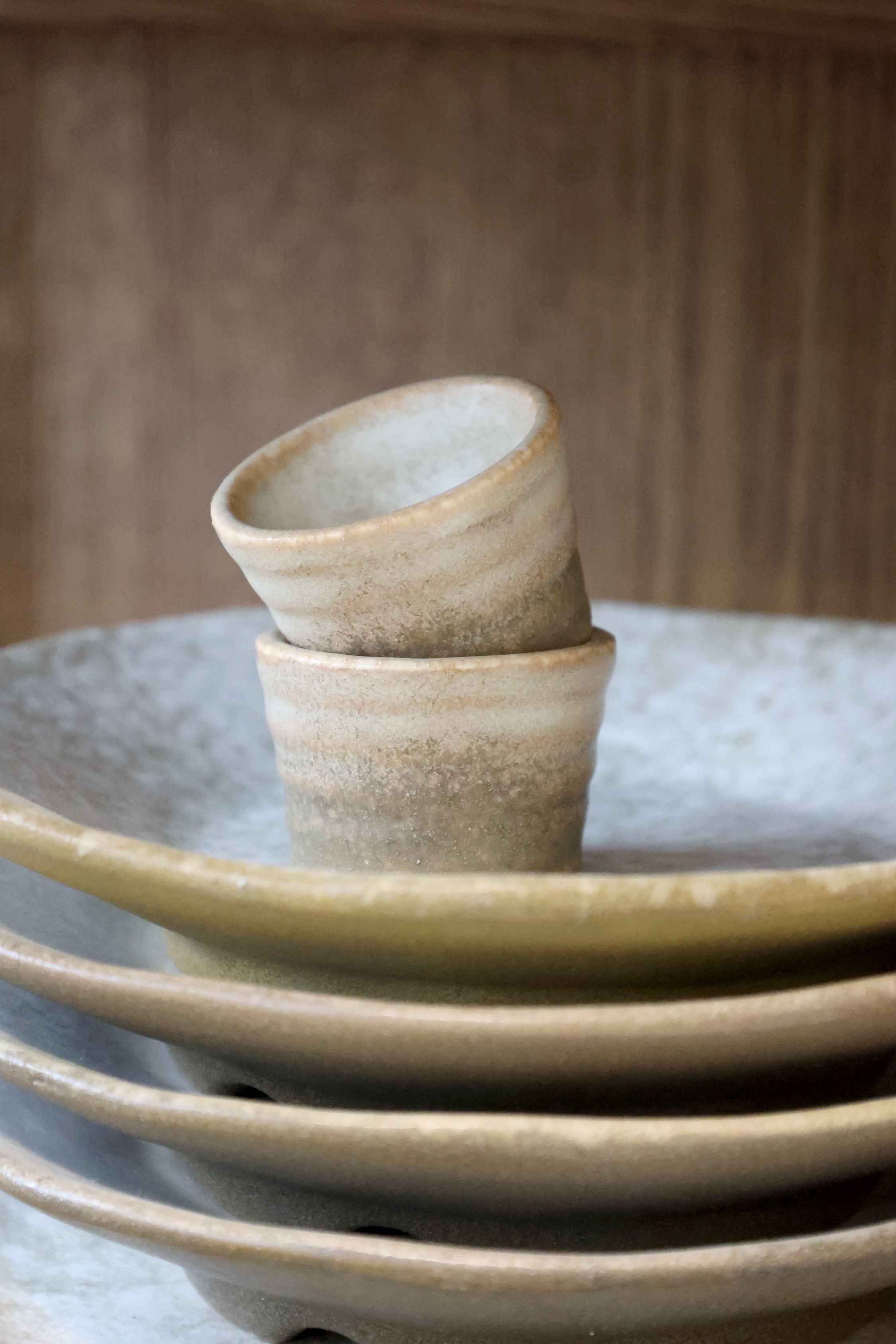 Design-Eierbecher aus Steingut, Walnuss, 5 cm Durchmesser