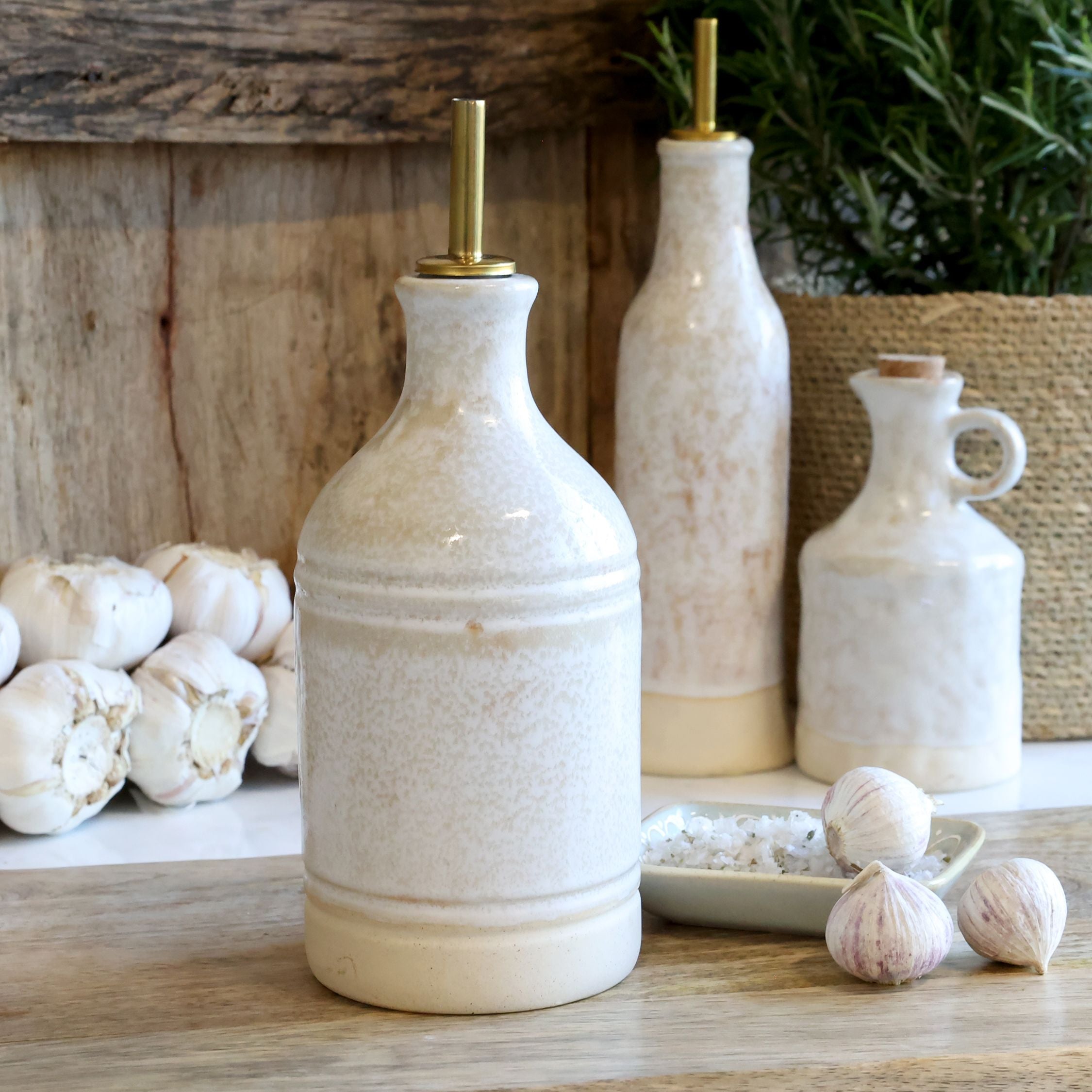 Steingutflasche mit Weinausgießer, 600 ml, creme