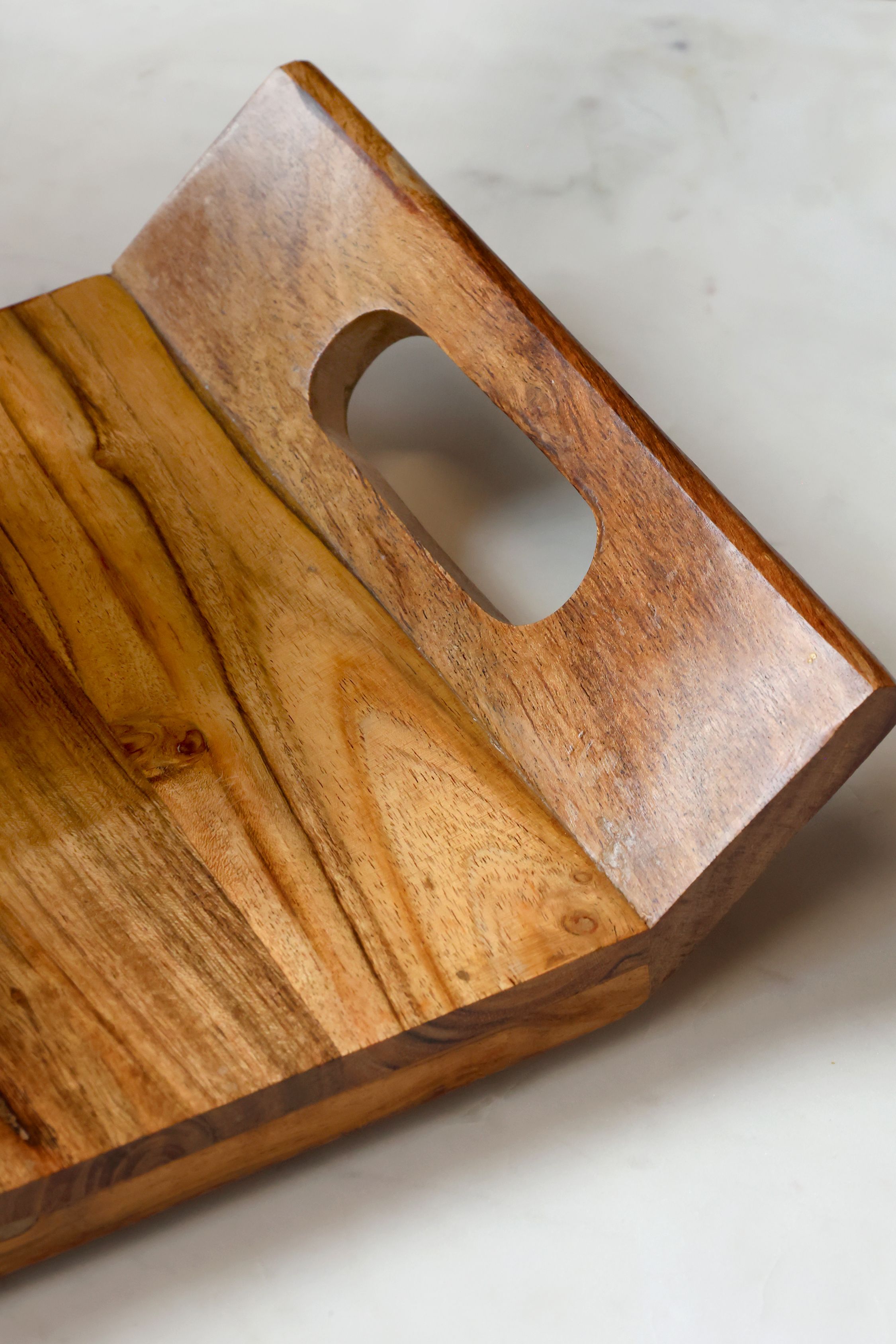 Tablett mit Henkel aus Akazienholz, 48,5 cm lang
