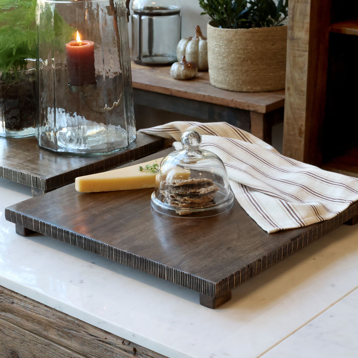 Tours Aufsatz auf Fuß 40x40 cm Mangoholz Walnuss