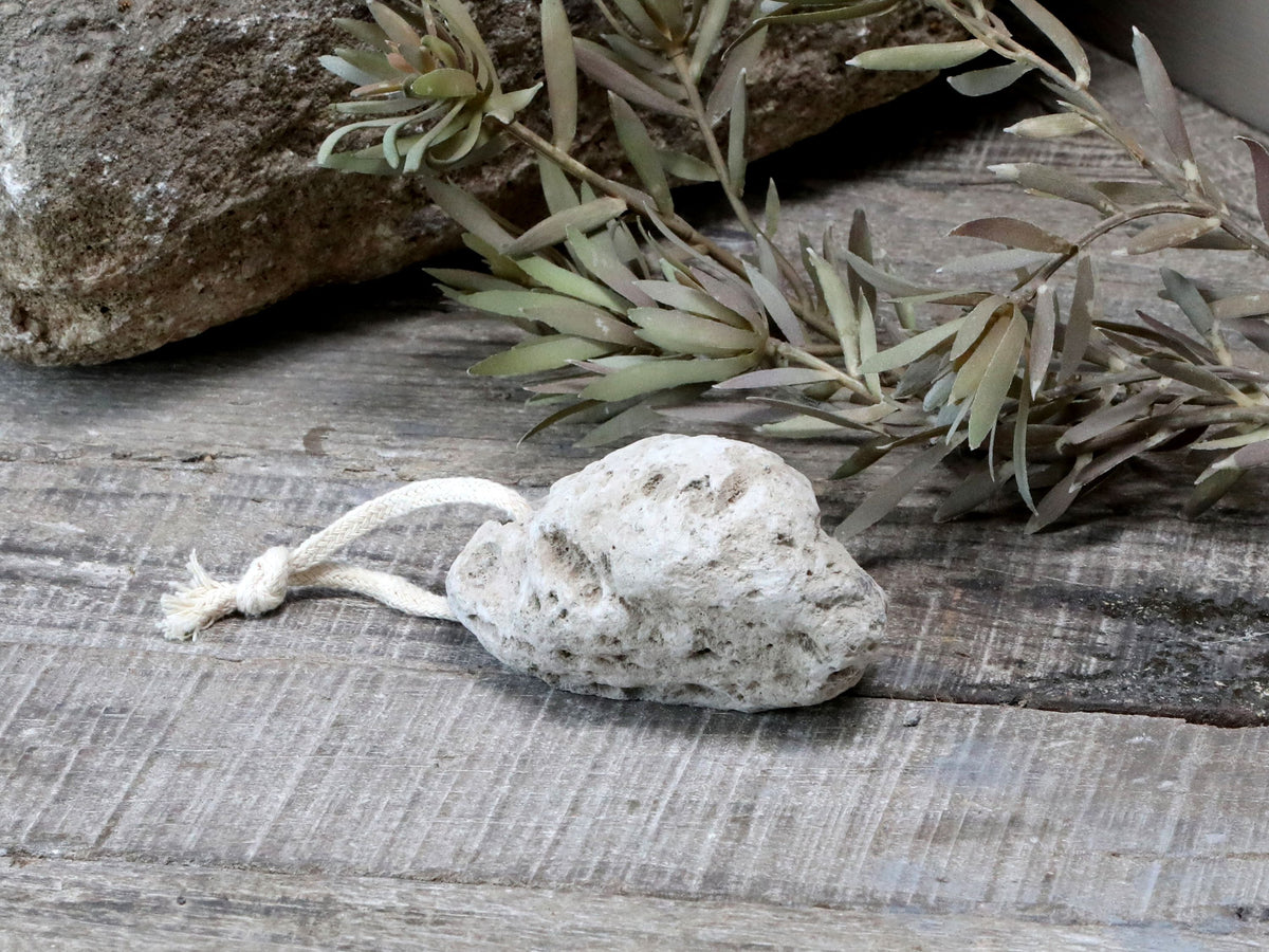 Lava Bimsstein natur – 8 cm Durchmesser, 4 cm hoch