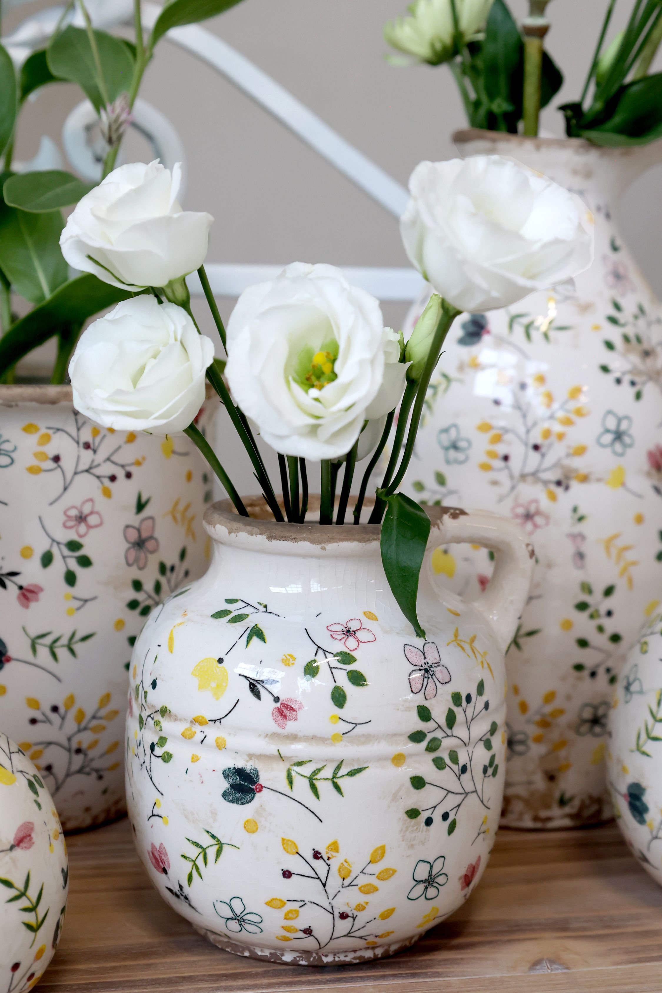 Cavaillon Vase mit Blumenmotiv, 13 cm hoch, creme