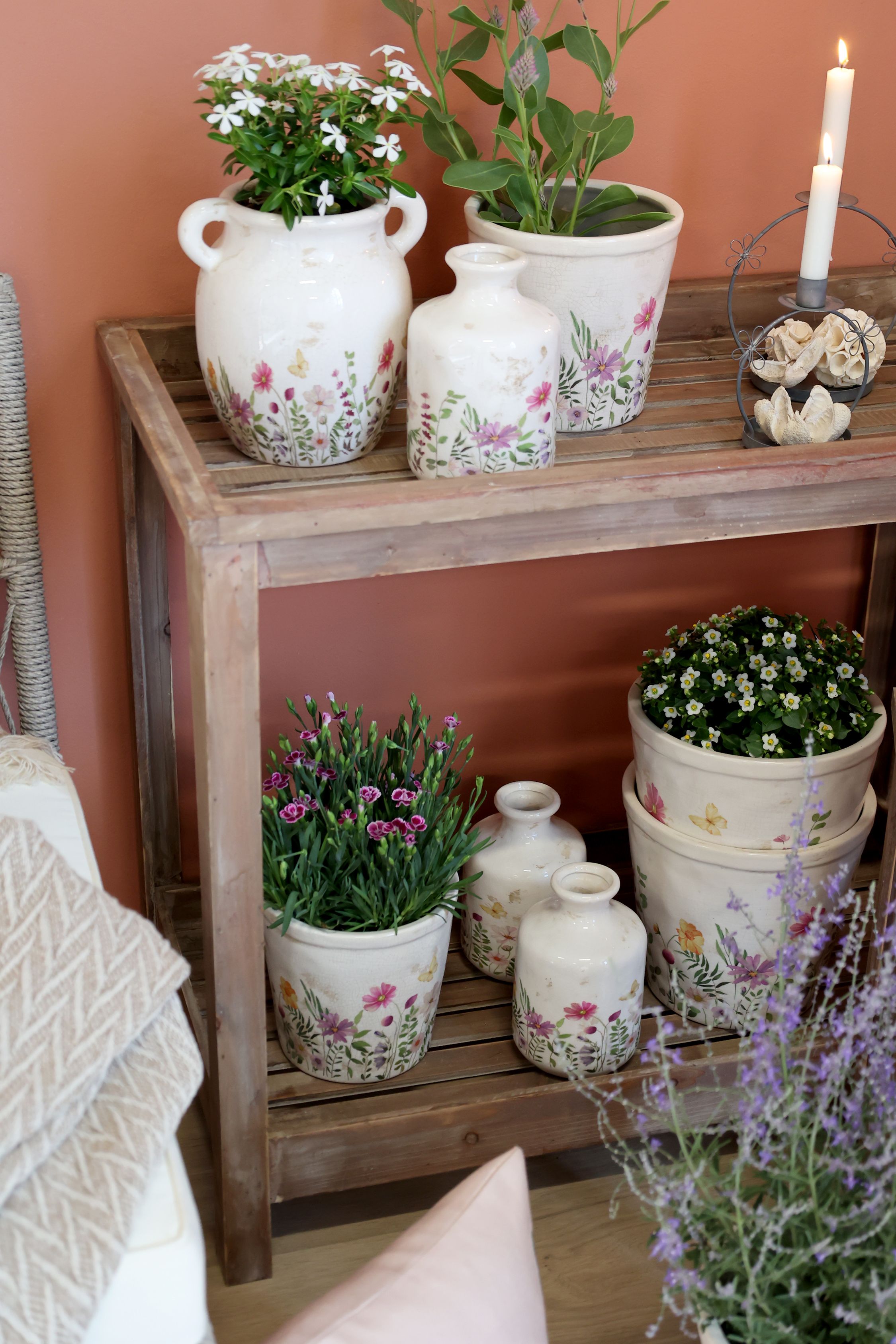 Avignon Kanne mit Blumenmotiv, 19,5 cm hoch, creme