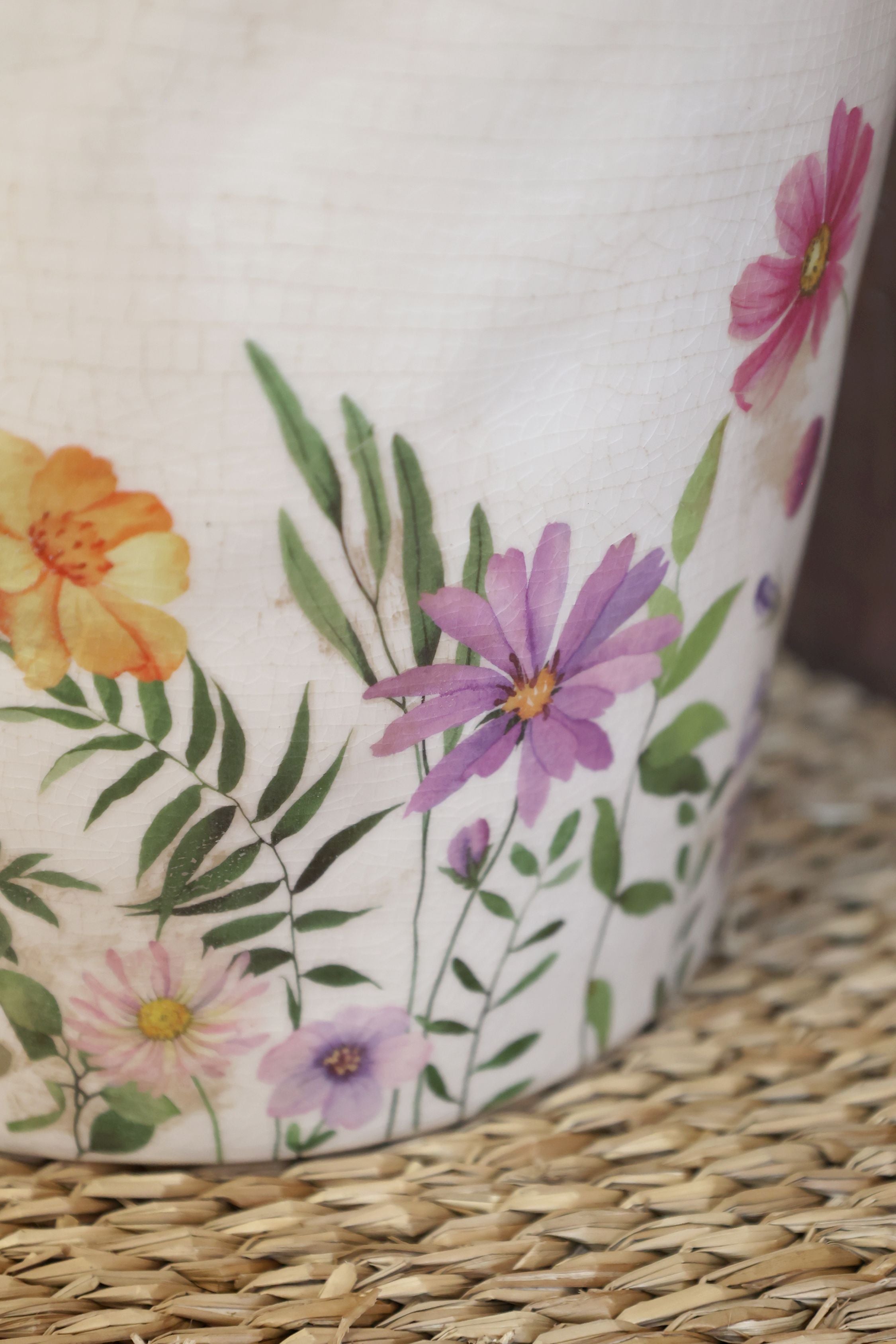 Avignon Kanne mit Blumenmotiv, 19,5 cm hoch, creme