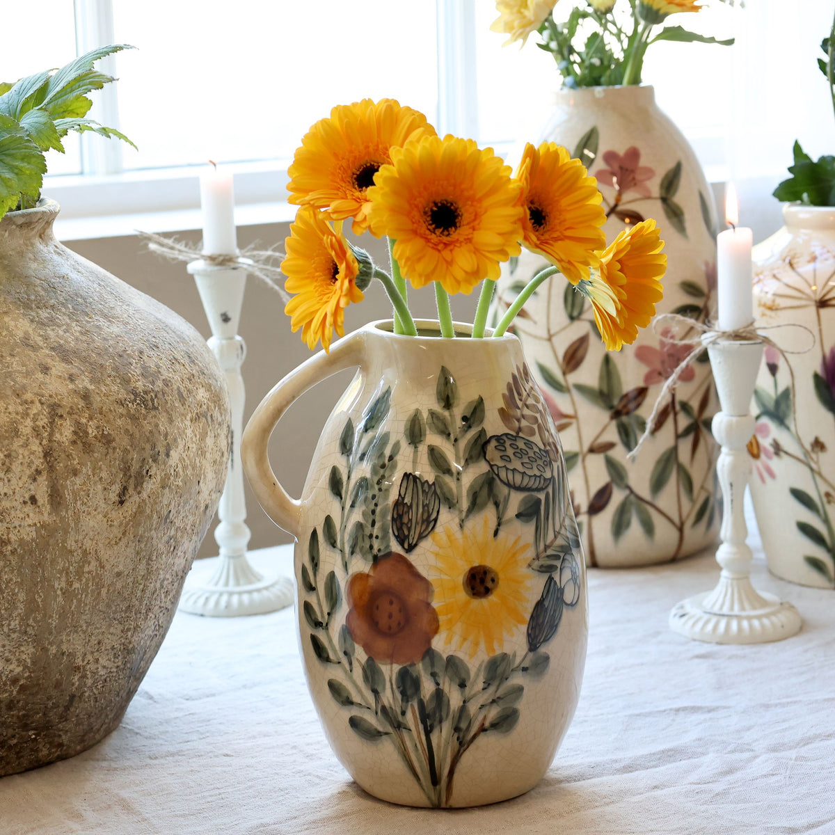 Kanne mit Blumenmotiv, 25 cm hoch, creme
