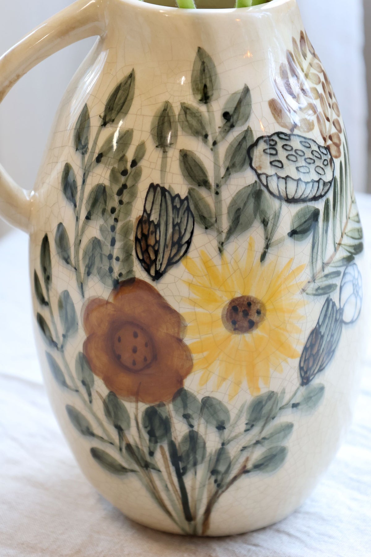 Kanne mit Blumenmotiv, 25 cm hoch, creme
