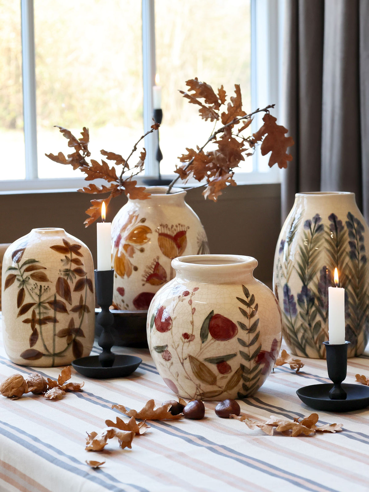 Vase mit Blumenmotiv aus Steingut, 25,5 cm hoch, creme