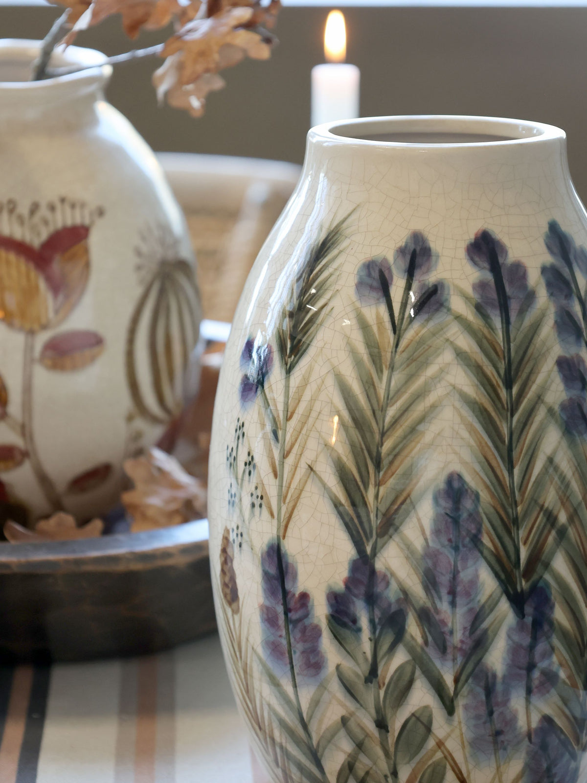 Vase mit Blumenmotiv aus Steingut, 25,5 cm hoch, creme