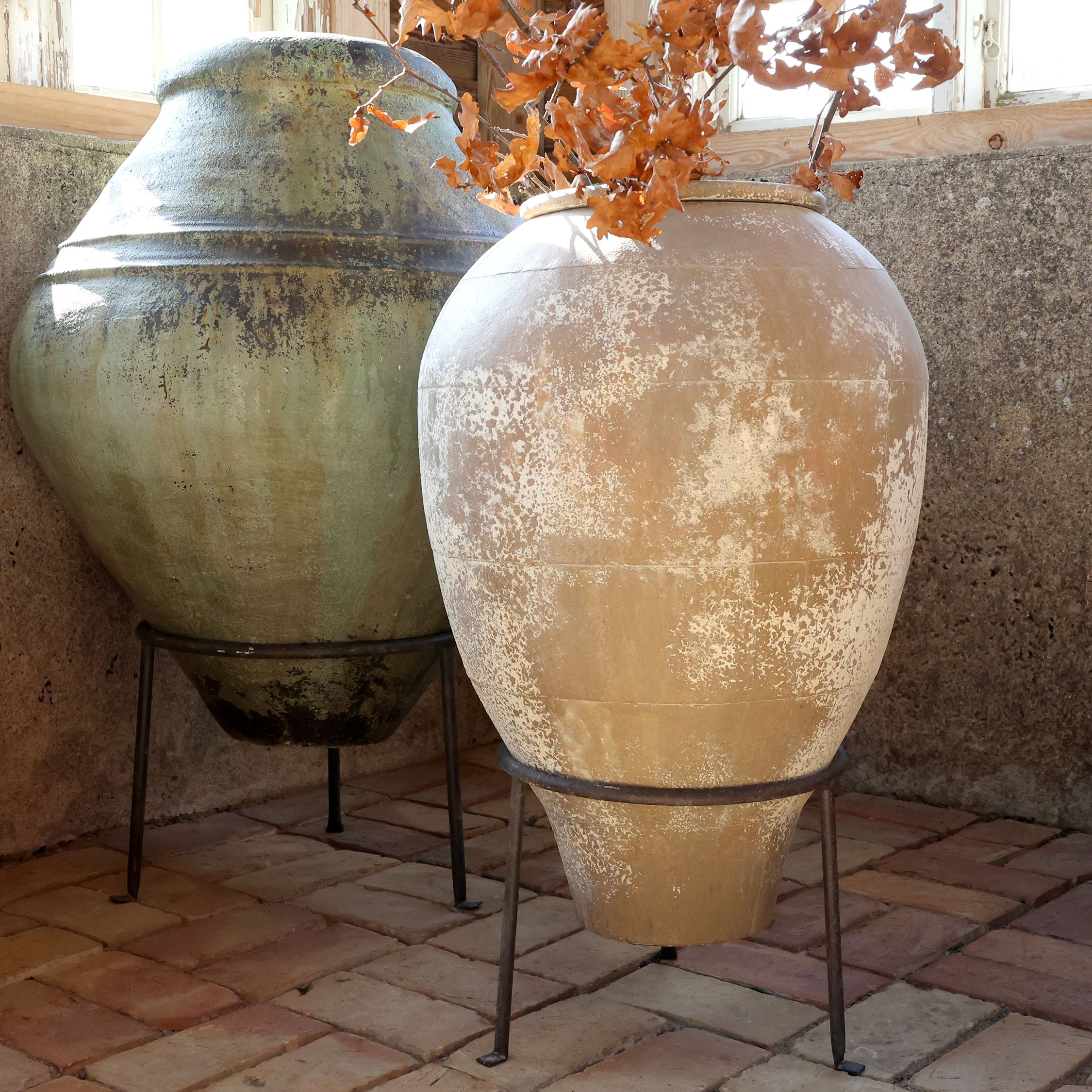 Übertopf mit Gestell, 85 cm hoch, antique creme