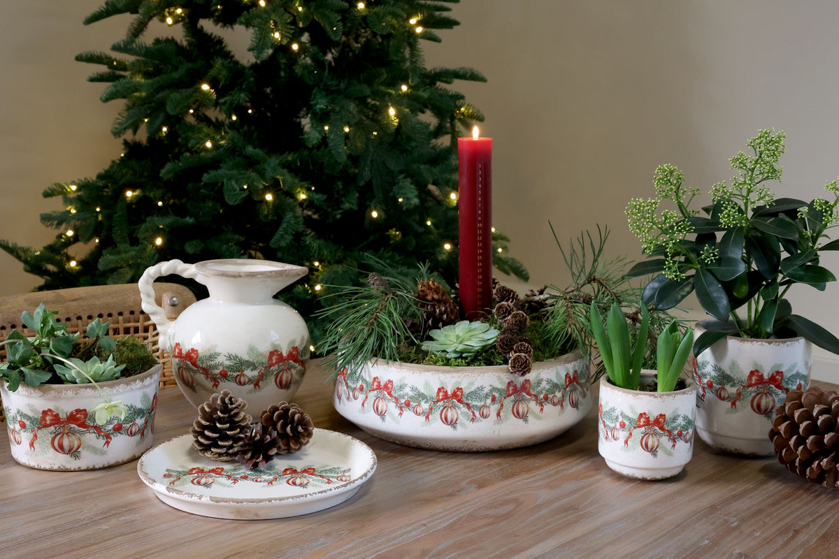 Tablett mit Weihnachtskugel, Steingut, creme