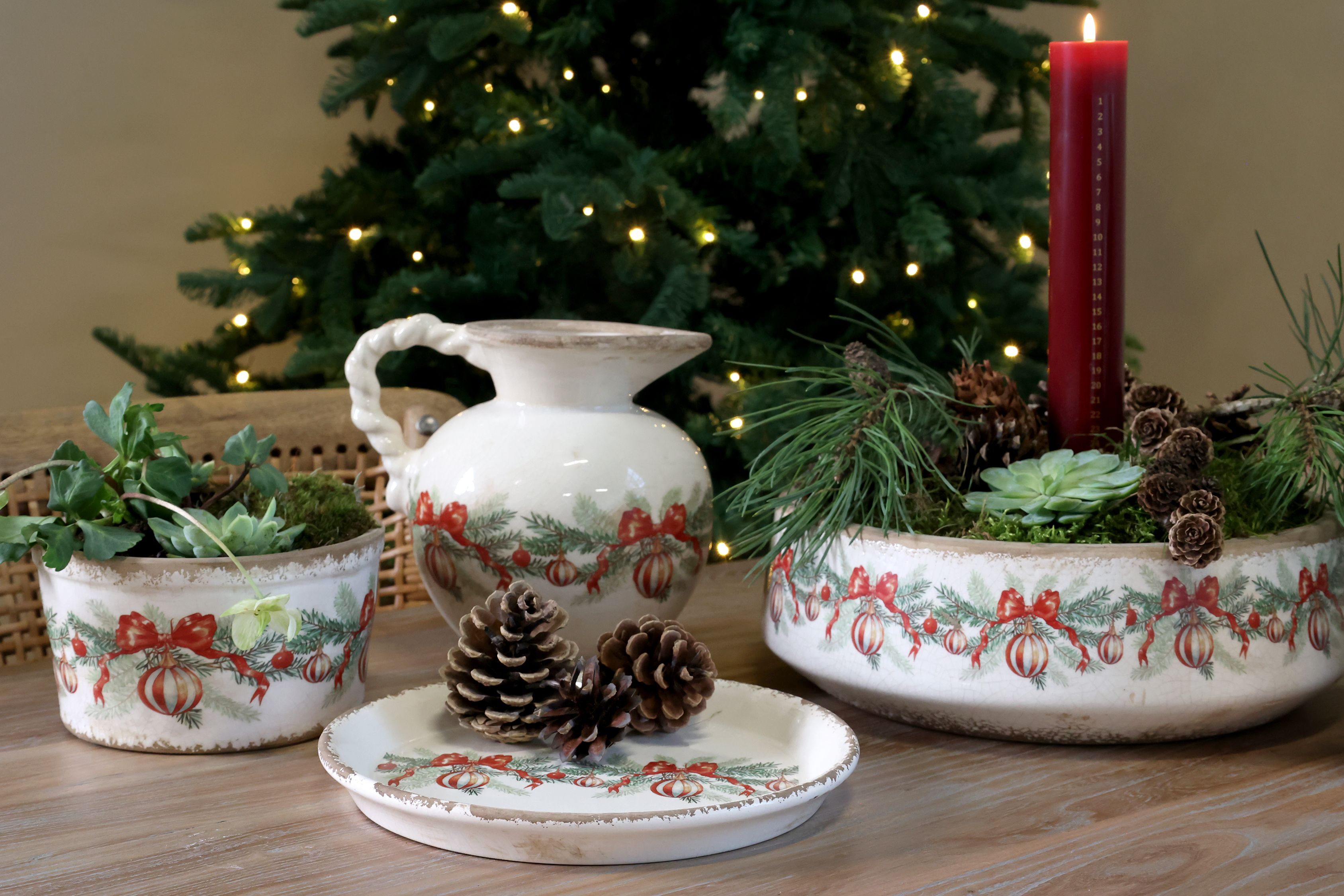 Tablett mit Weihnachtskugel, Steingut, creme