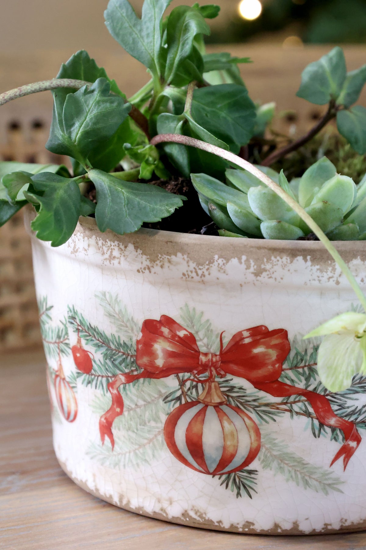 Tablett mit Weihnachtskugel, Steingut, creme