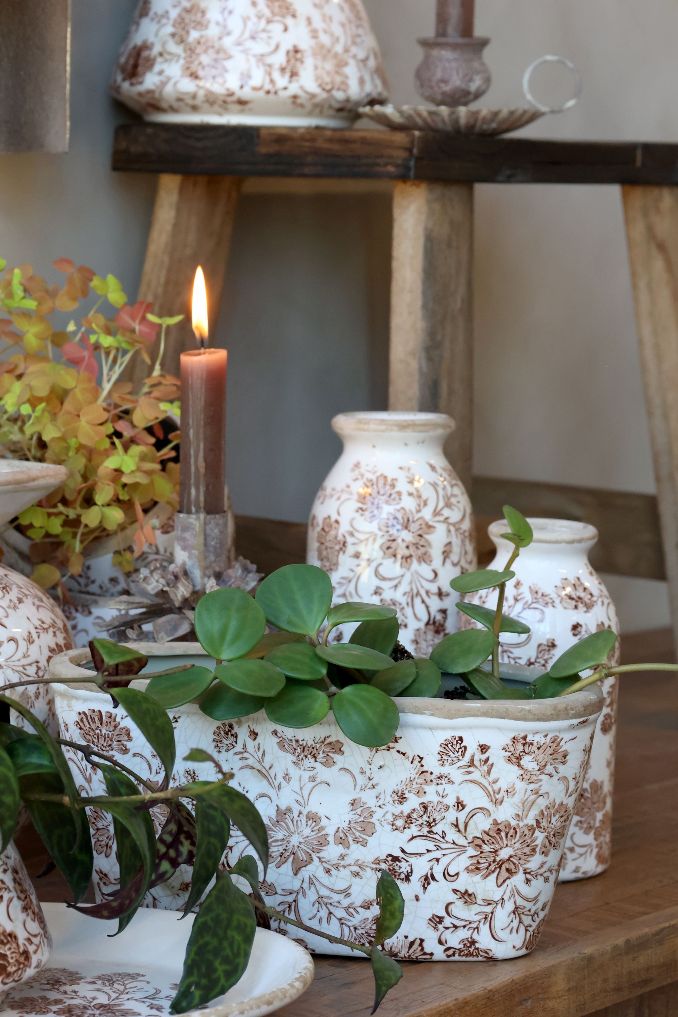 Grenoble Übertopf mit Blumenmotiv, Mokka, 22,5 cm lang
