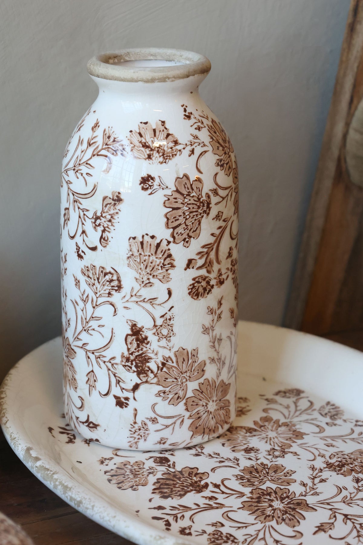 Deko Tablett aus Keramik mit Blumenmotiv, Mokka, 25 cm