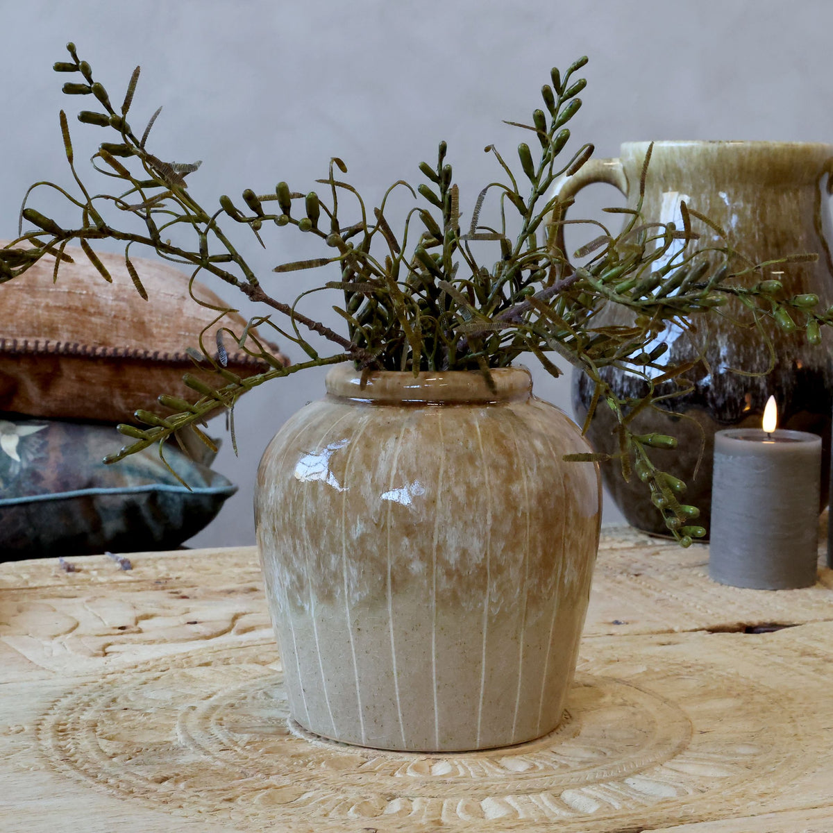 Vase mit Streifen in Latte, 19 cm hoch