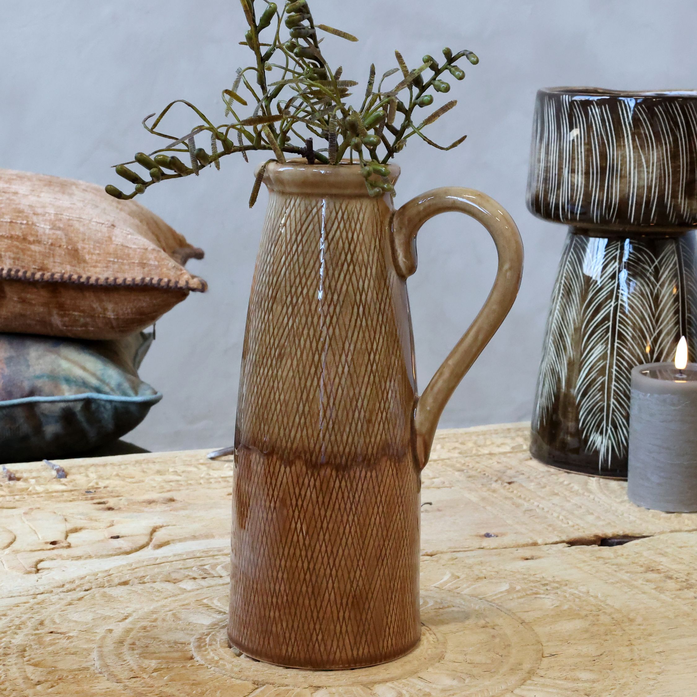Kanne mit Muster aus Steingut, 28 cm hoch, Mokka