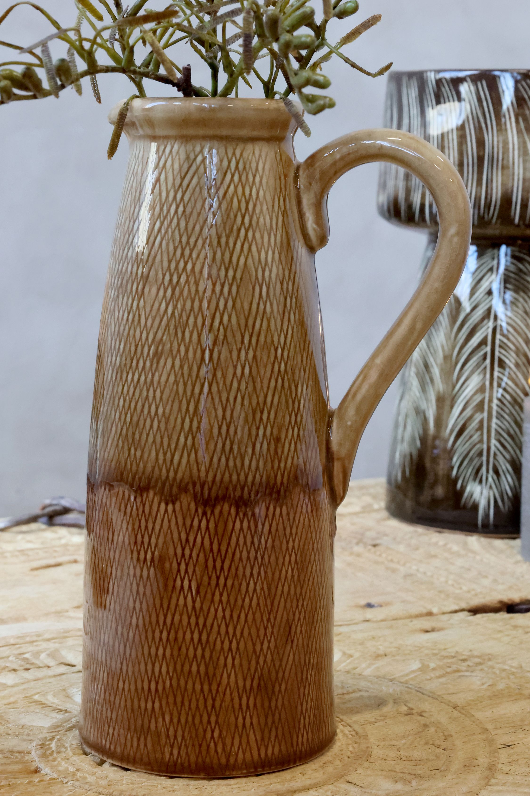 Kanne mit Muster aus Steingut, 28 cm hoch, Mokka