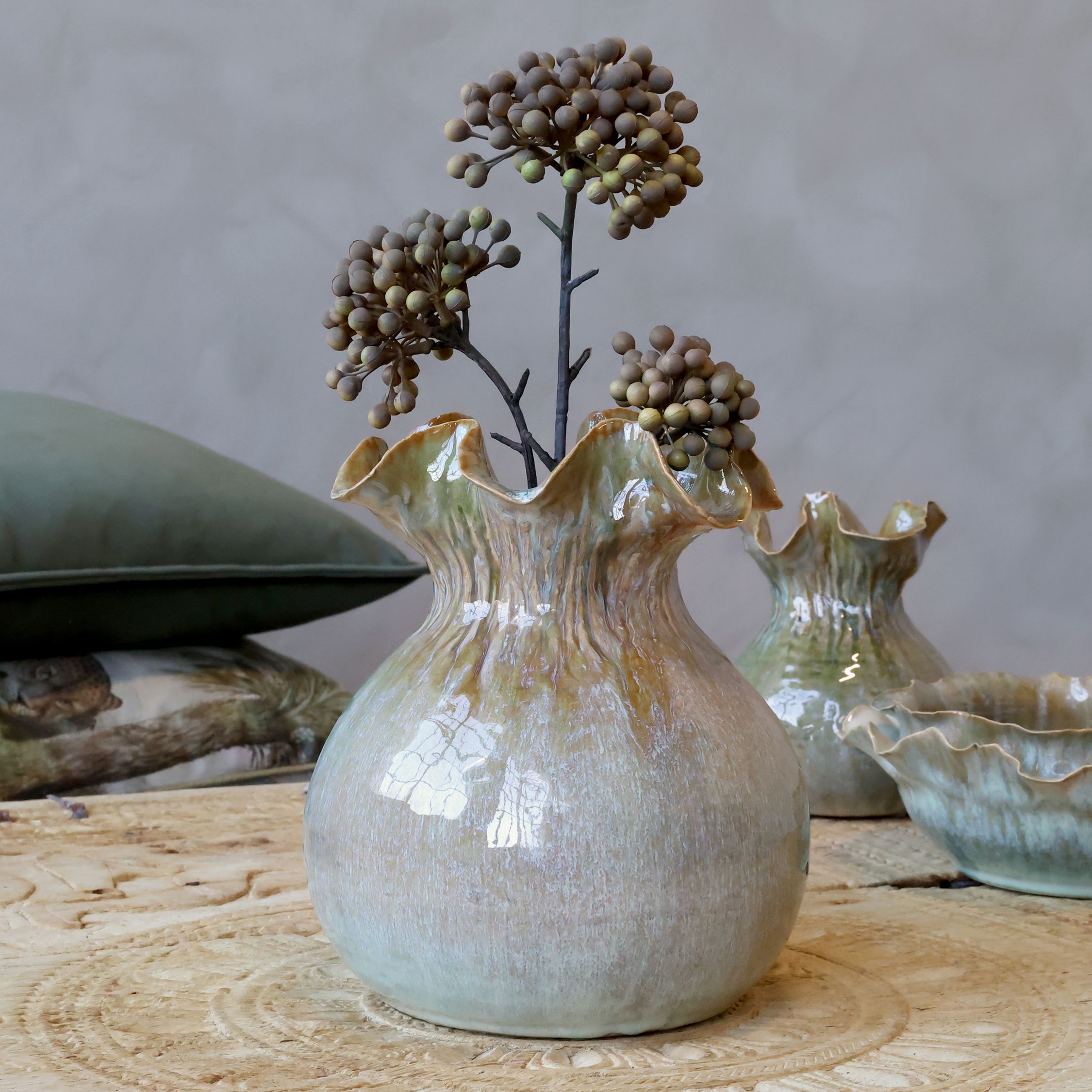 Vase mit gewelltem Rand, 21,5 cm hoch, cremefarben