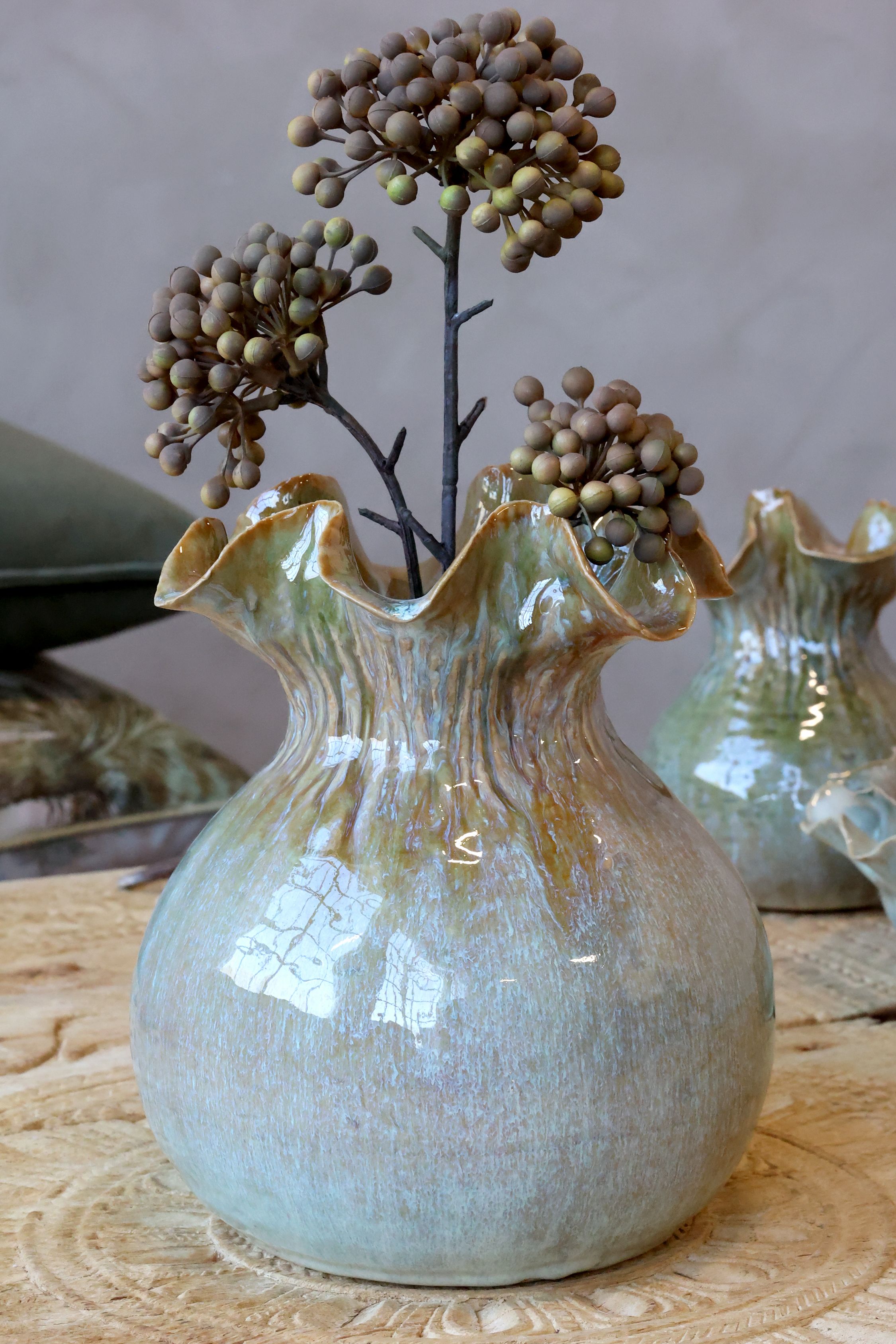Vase mit gewelltem Rand, 21,5 cm hoch, cremefarben