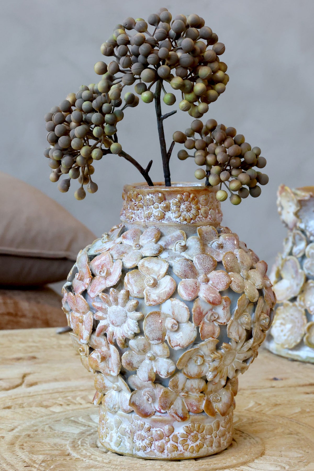 Vase mit Blumendekor Wüstenrose 19 cm Steingut