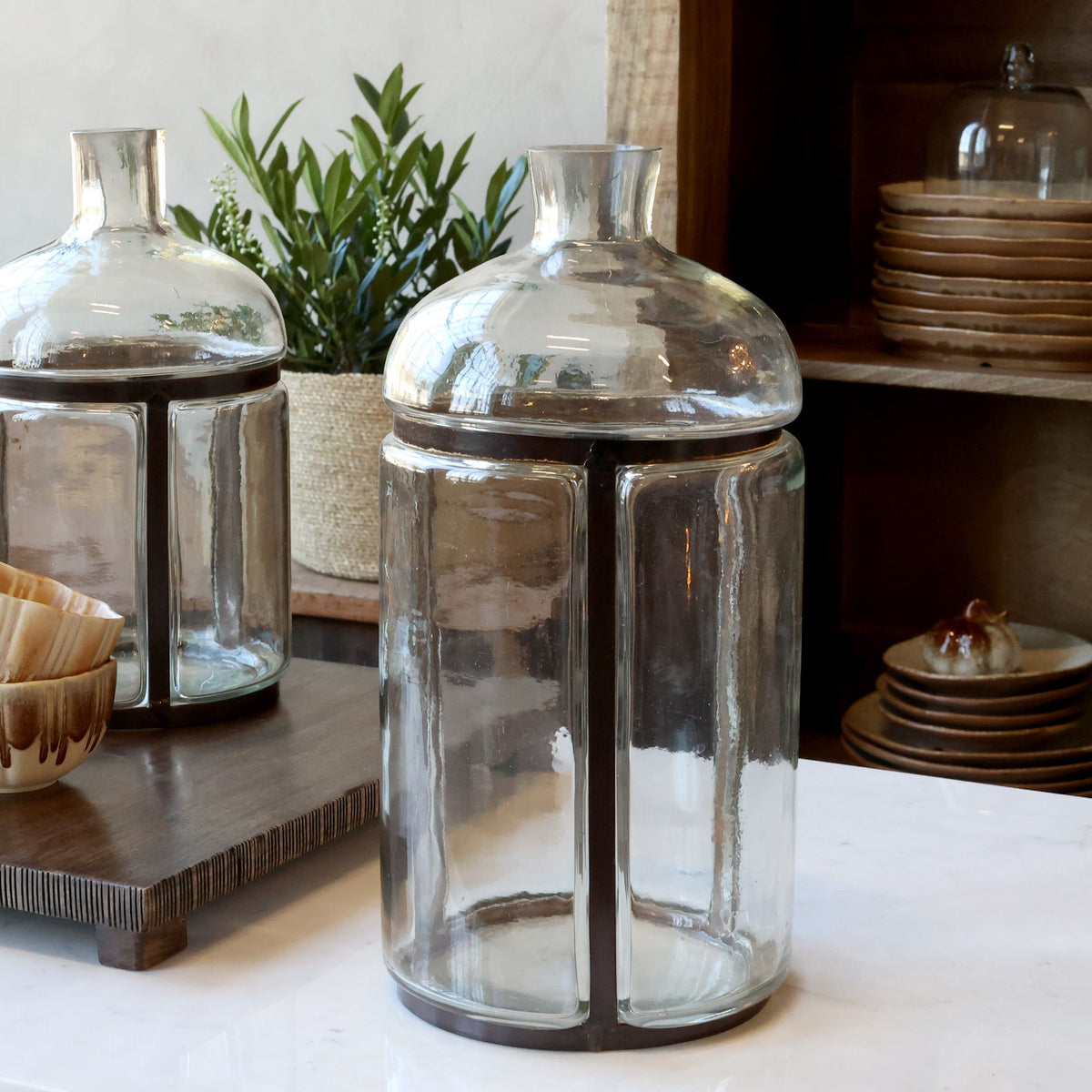 Altfranzösische Flasche mit Eisendekor, 38 cm hoch