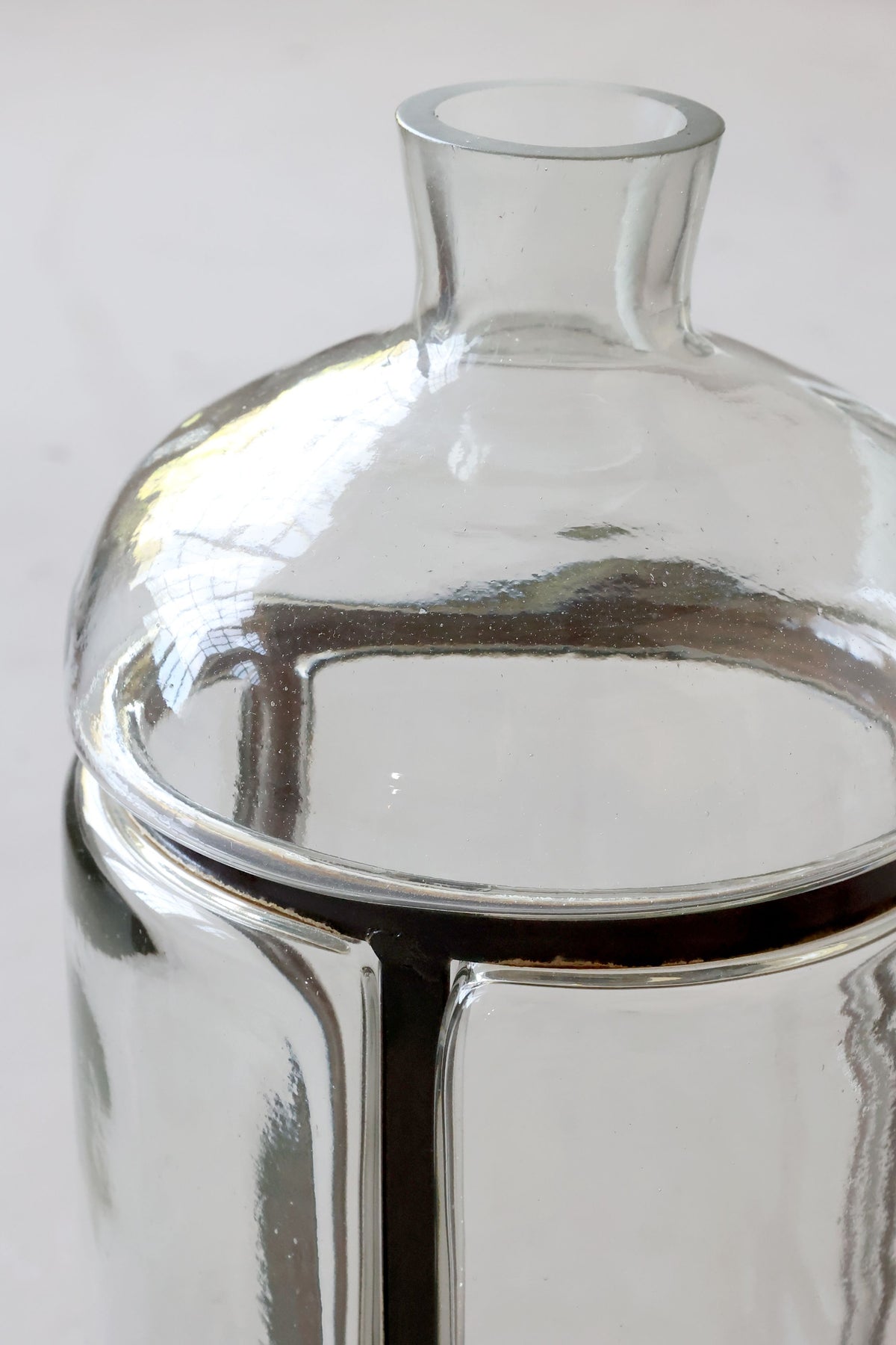 Altfranzösische Flasche mit Eisendekor, 38 cm hoch