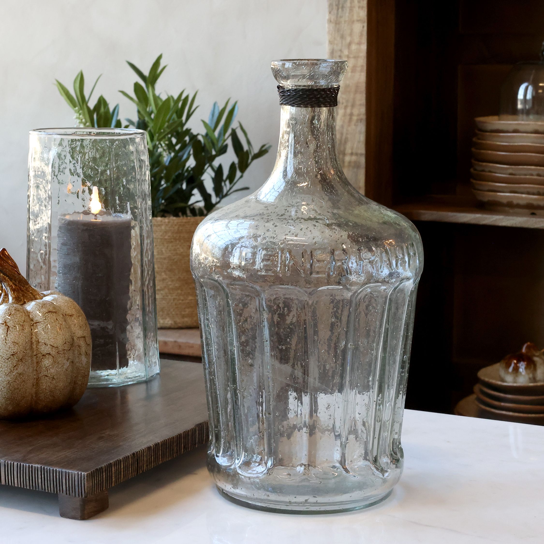 Altfranzösische Glasflasche mit Rillen, 38 cm hoch, klar