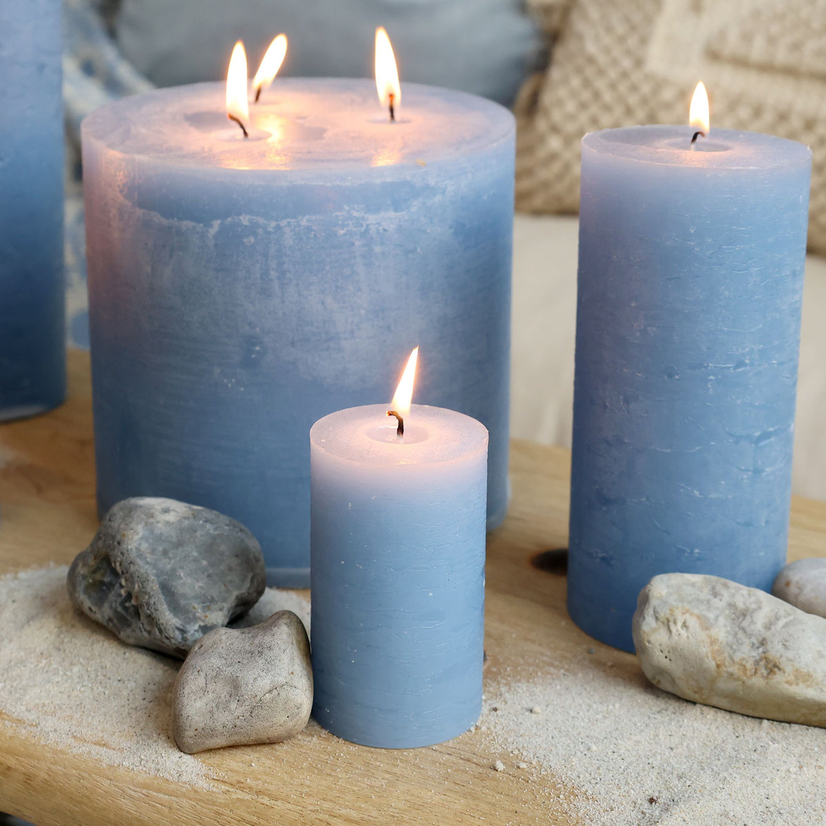 Macon Stumpenkerze in Sky Blue, 8 cm hoch
