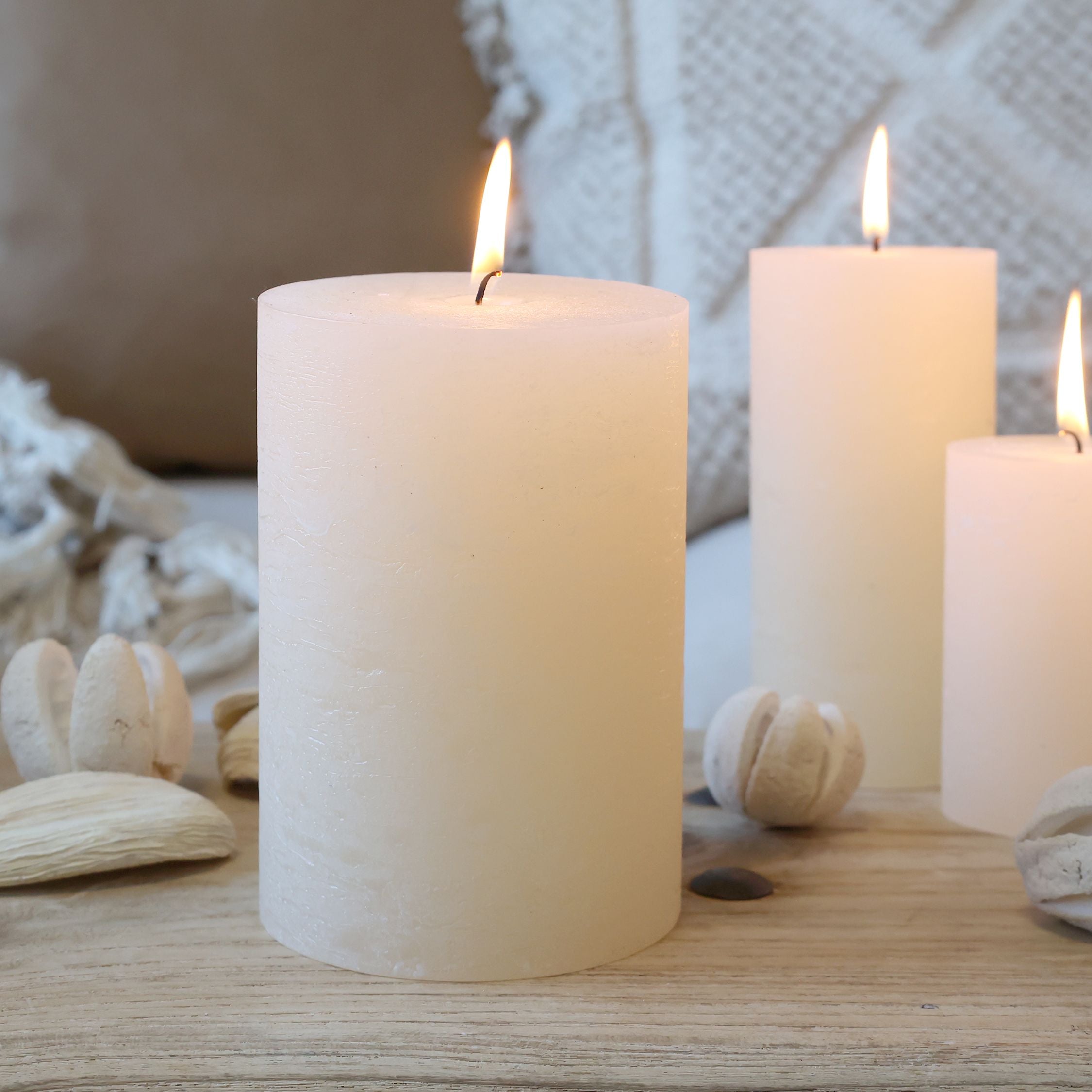 Stumpenkerze Macon in Creme, 15 cm hoch, 10 cm Durchmesser